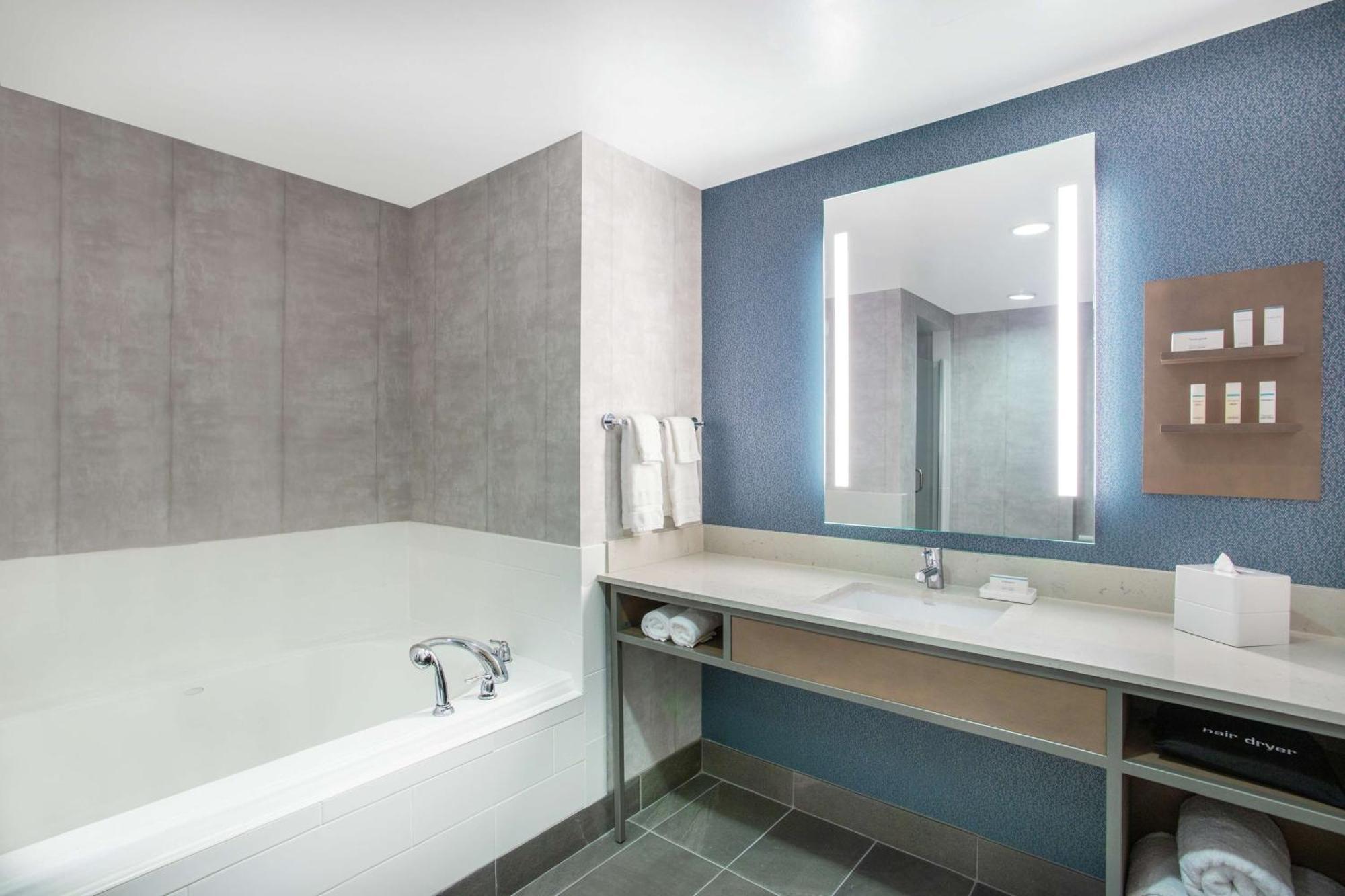 Hilton Garden Palm Gardens 3*