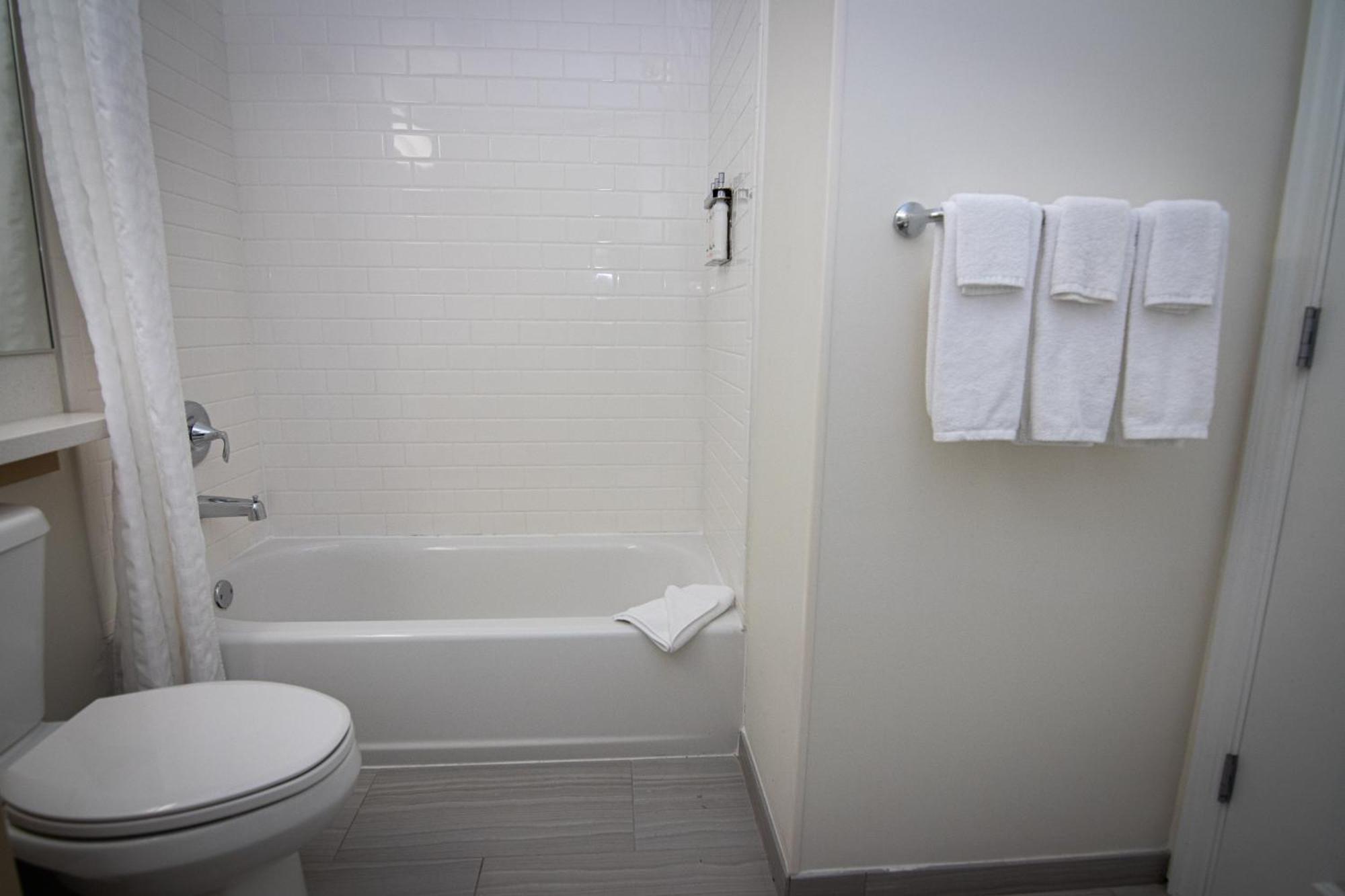 Candlewood Miami Intl Airport - 36th St By Ihg Hotel