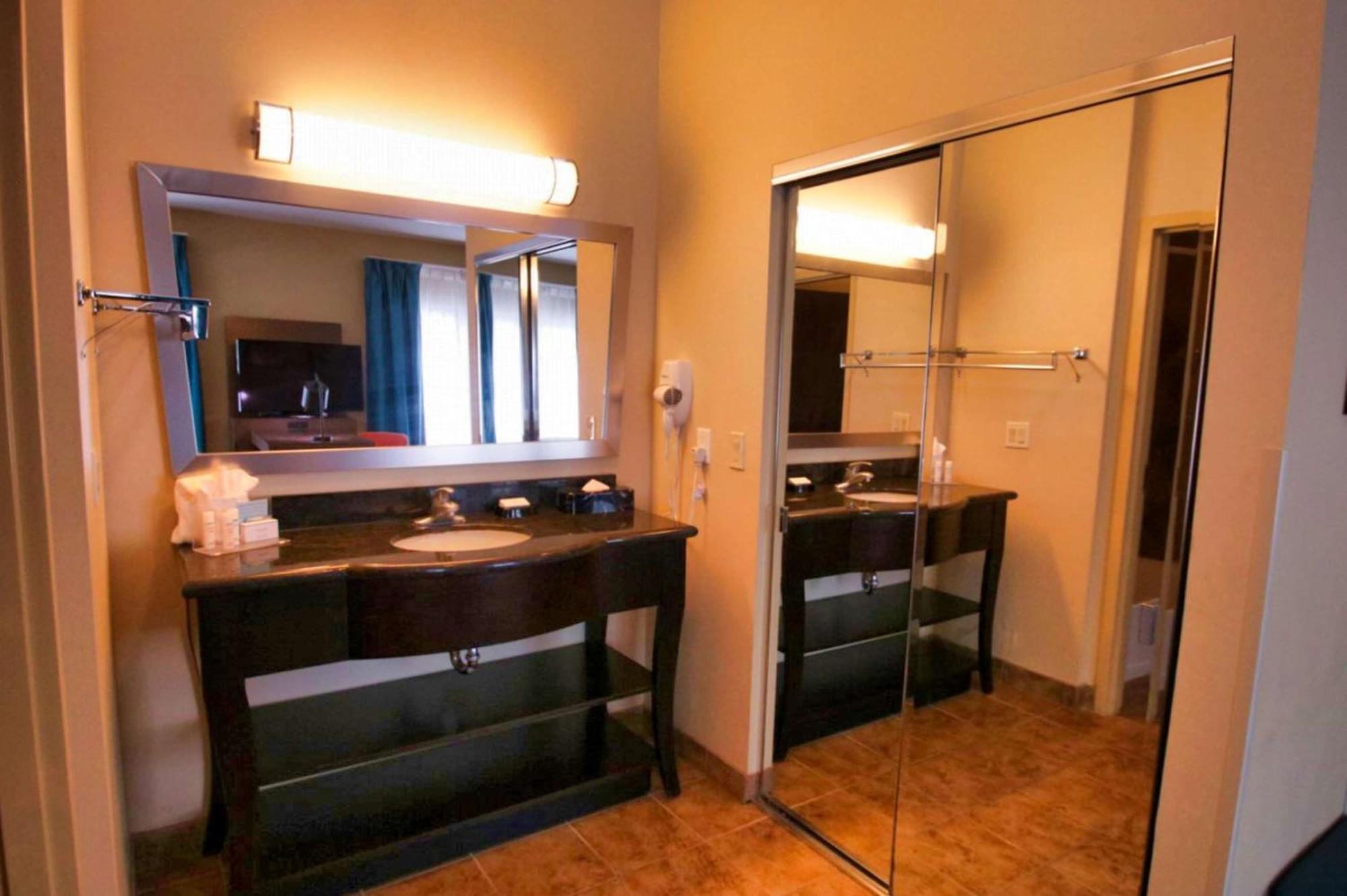 Hampton & Boulevard/mayo Clinic 3*