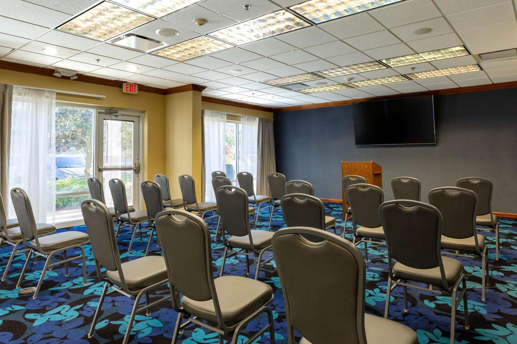 Hampton & Deerwood Park Hotel