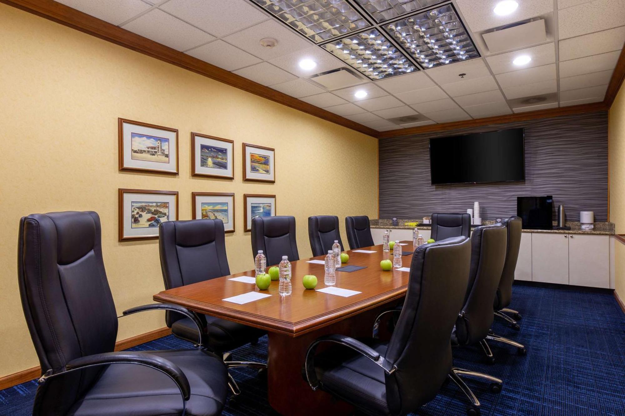 Hotel Hampton & Deerwood Park 3*