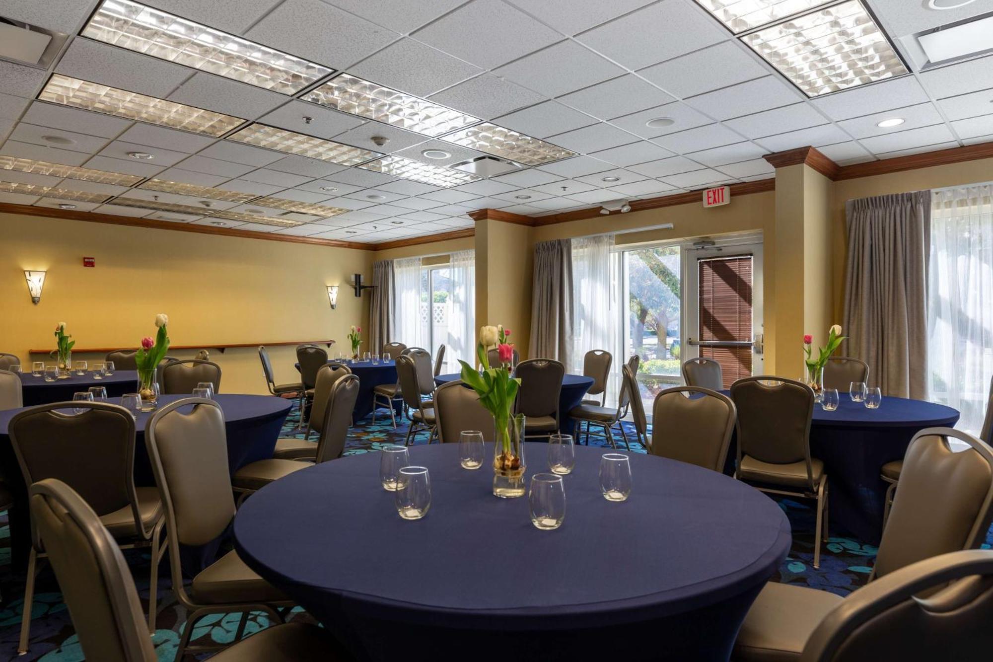 Hotel Hampton & Deerwood Park 3*