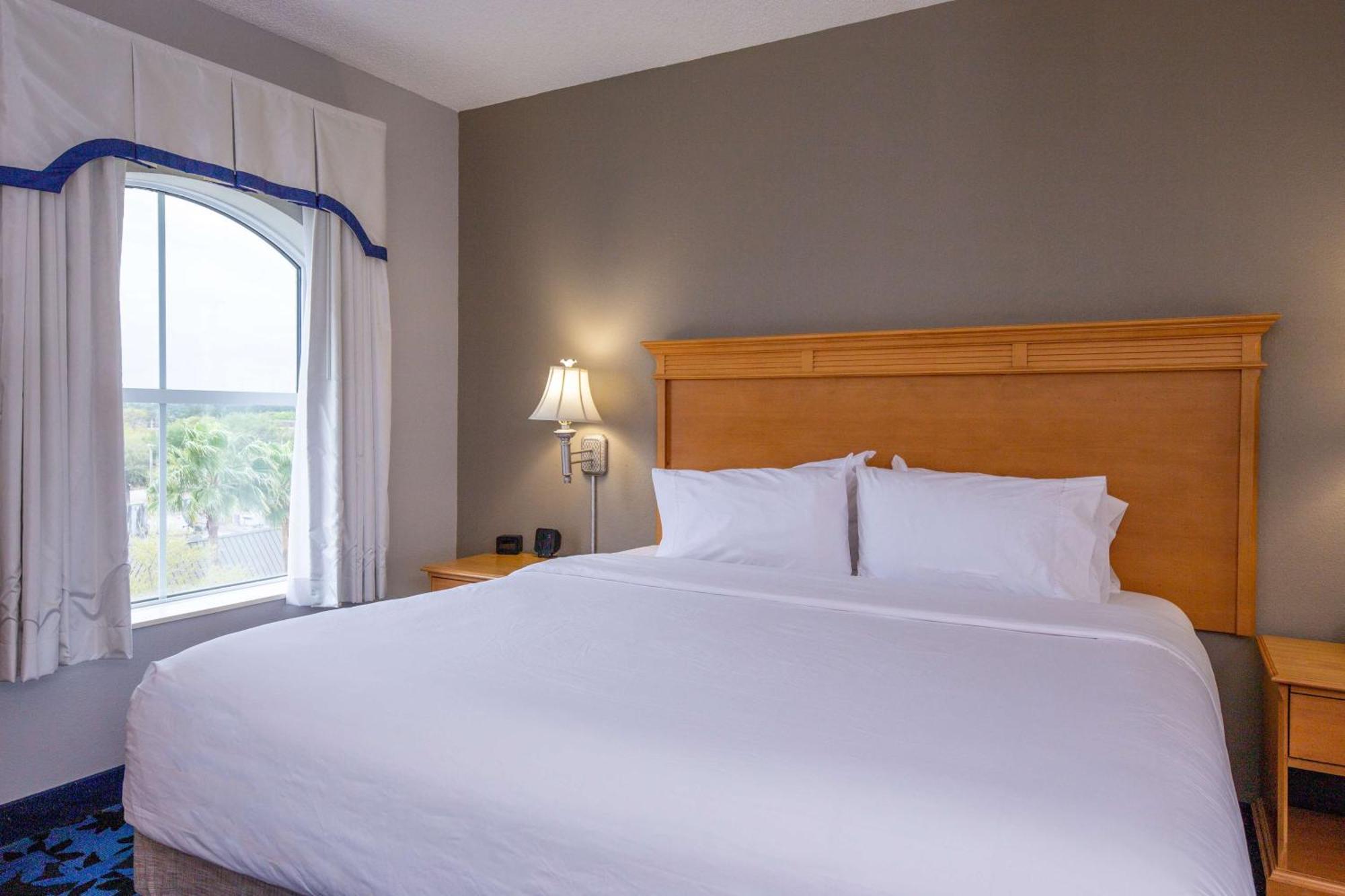 Hampton & Deerwood Park Hotel
