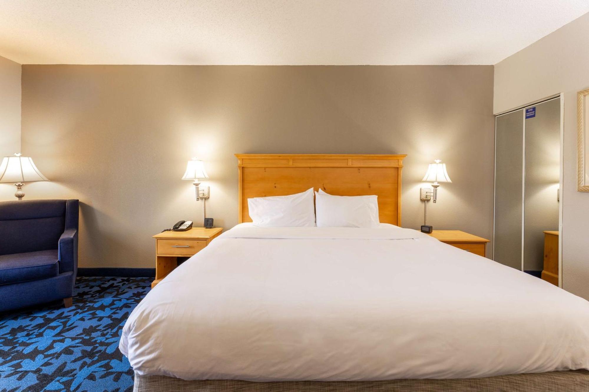 Hotel Hampton & Deerwood Park 3*