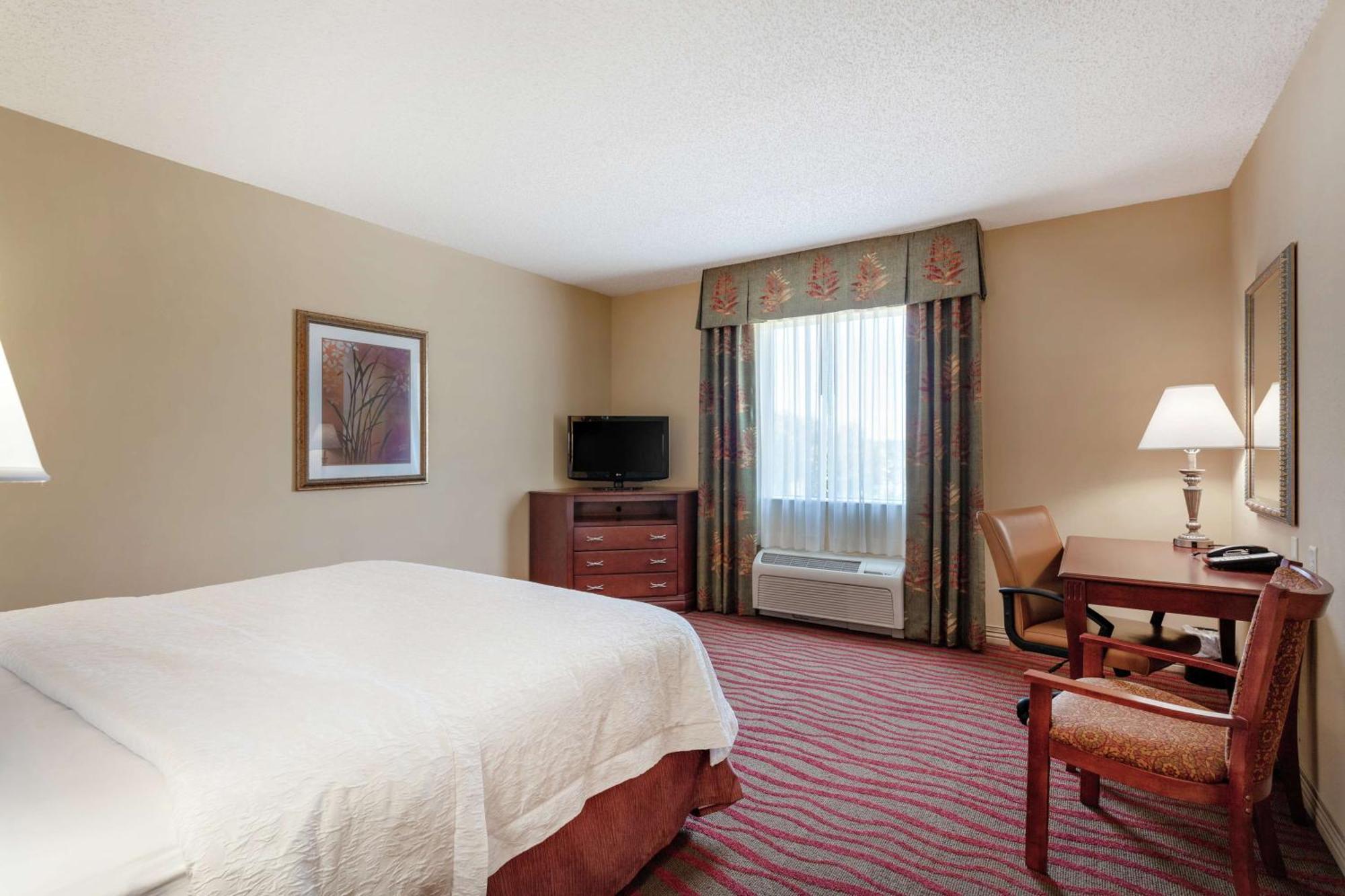 Hampton & Hotel