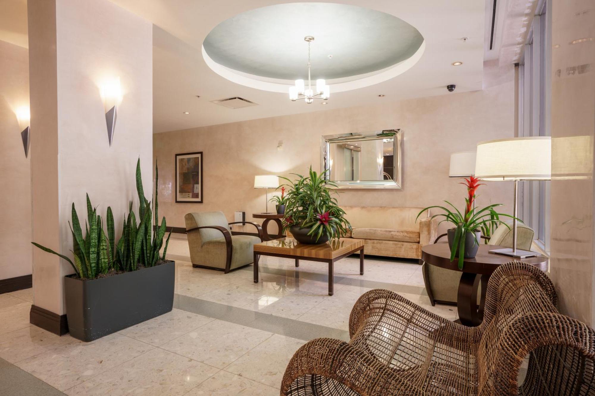 Modern 1 Bdr Oceanview With Direct Access!
