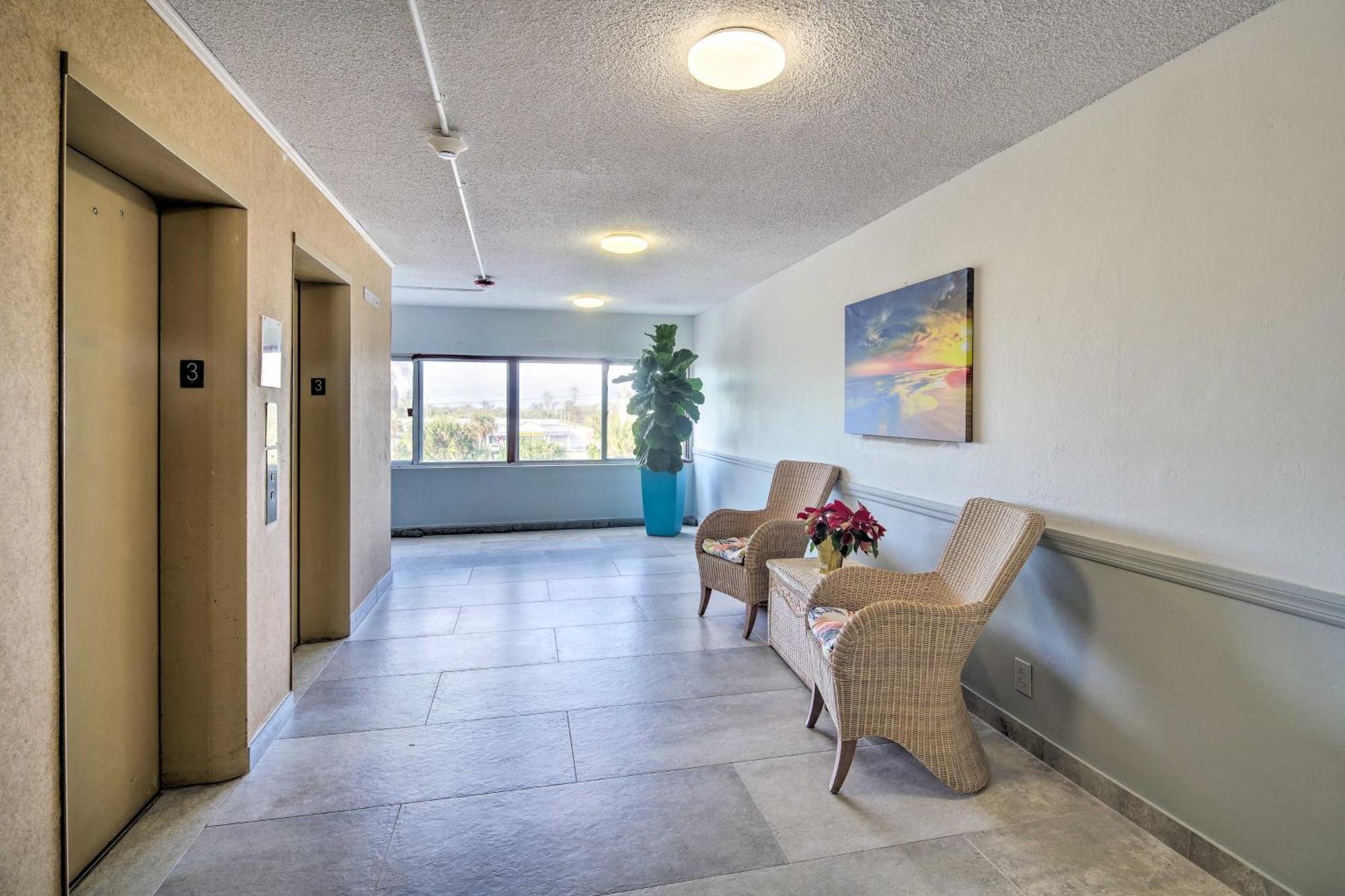 Walk To Shore Satellite With Ocean View Apartment *