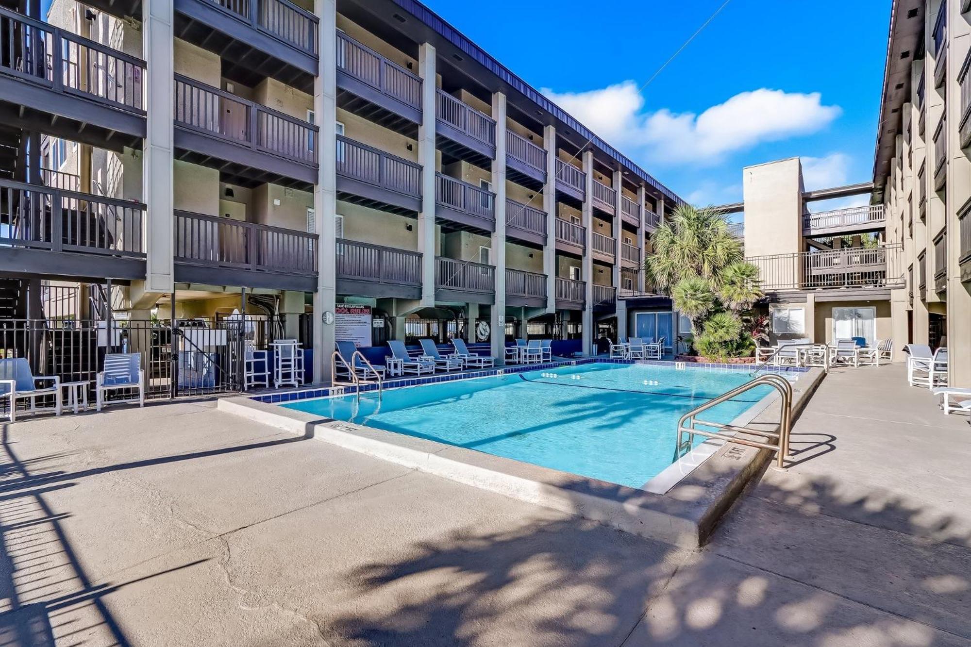 Apartment W Salt Water Pool