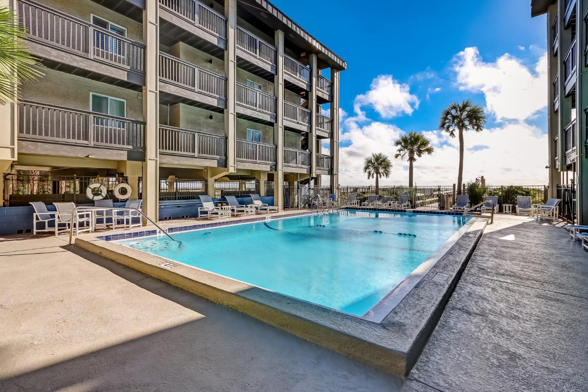 W Salt Water Pool Apartment