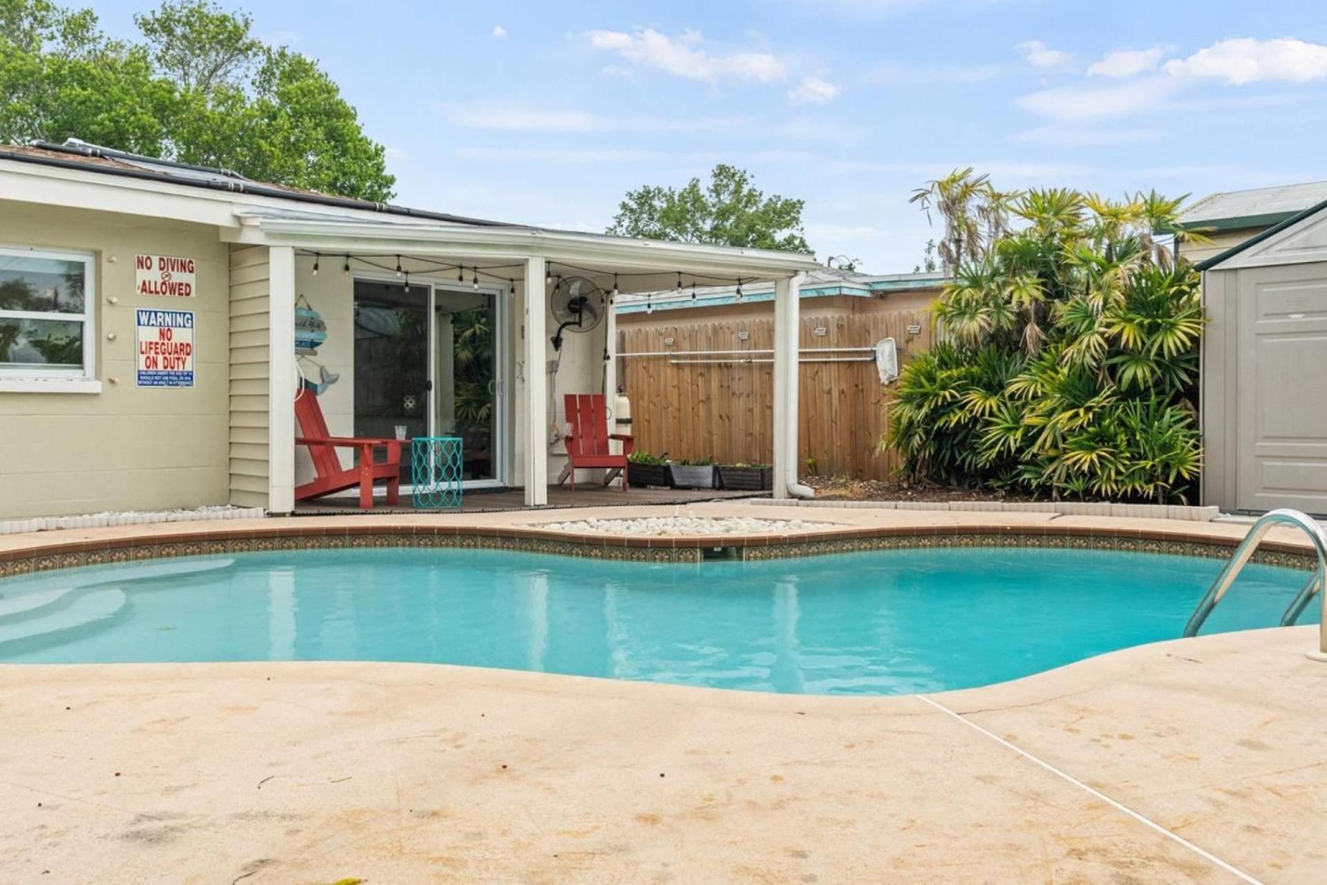 Sunkissed In St Pete Is A 3 Bedroom With Heated Pool And Great Outdoor Space Near The * St. Petersburg