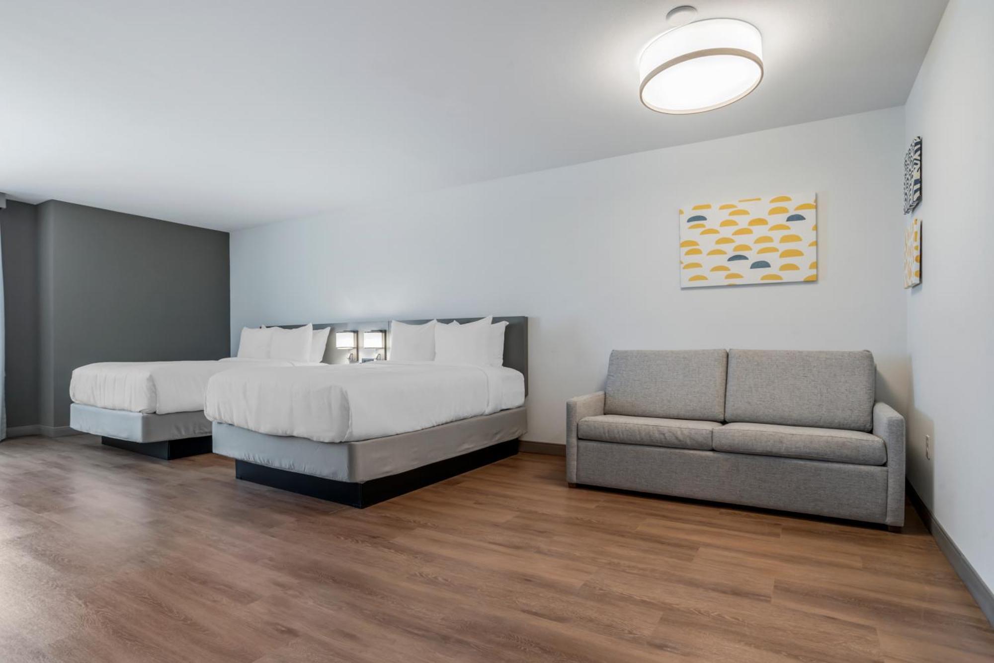 Comfort & Panama - Pier Park Area Hotel