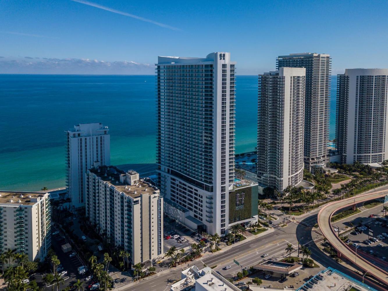 Apartment Splendid - Oceanview 1bdr & 1ba Right On The Beach, Heated Pool, Gym