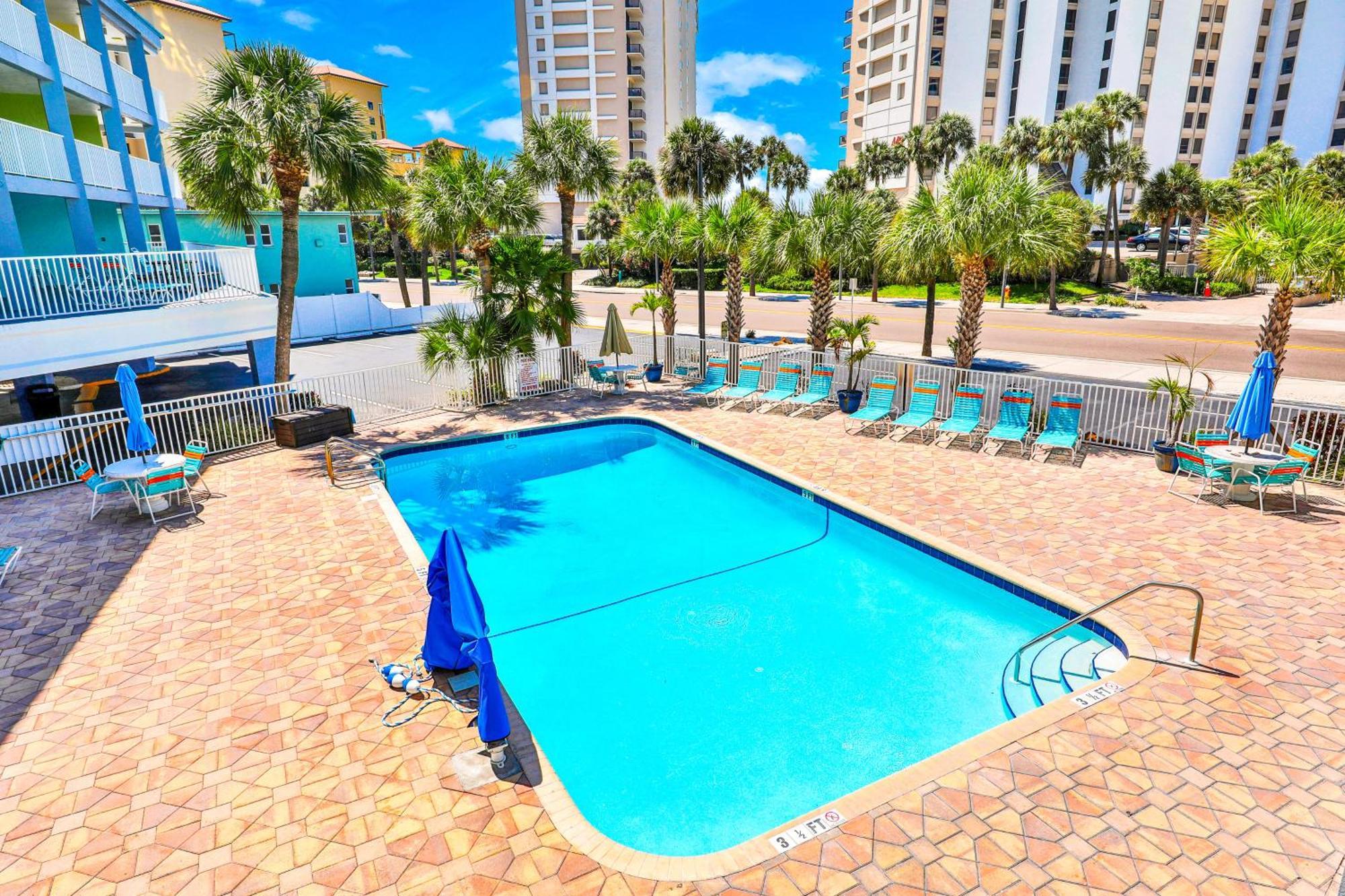 Pelican Pointe Apartment
