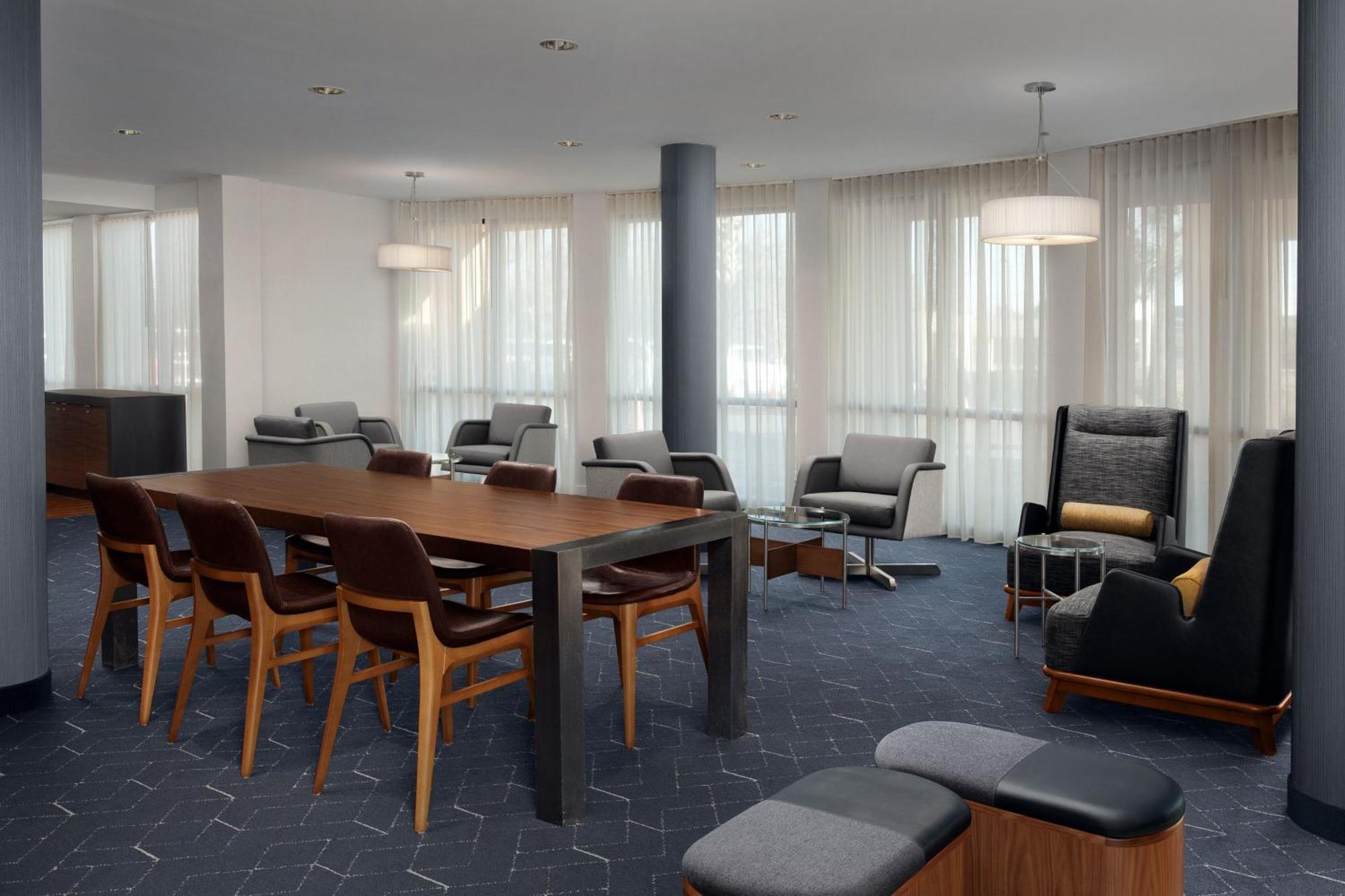 Courtyard By Marriott