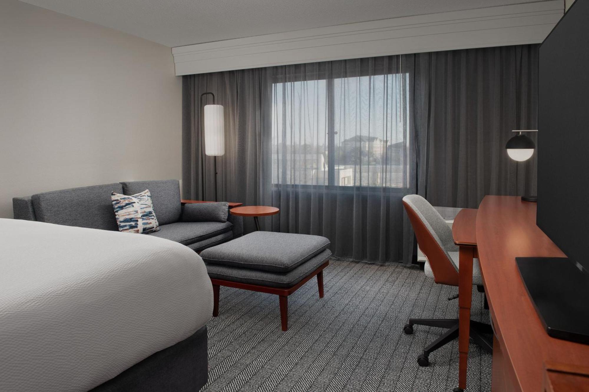 Hotel Courtyard By Marriott 3*