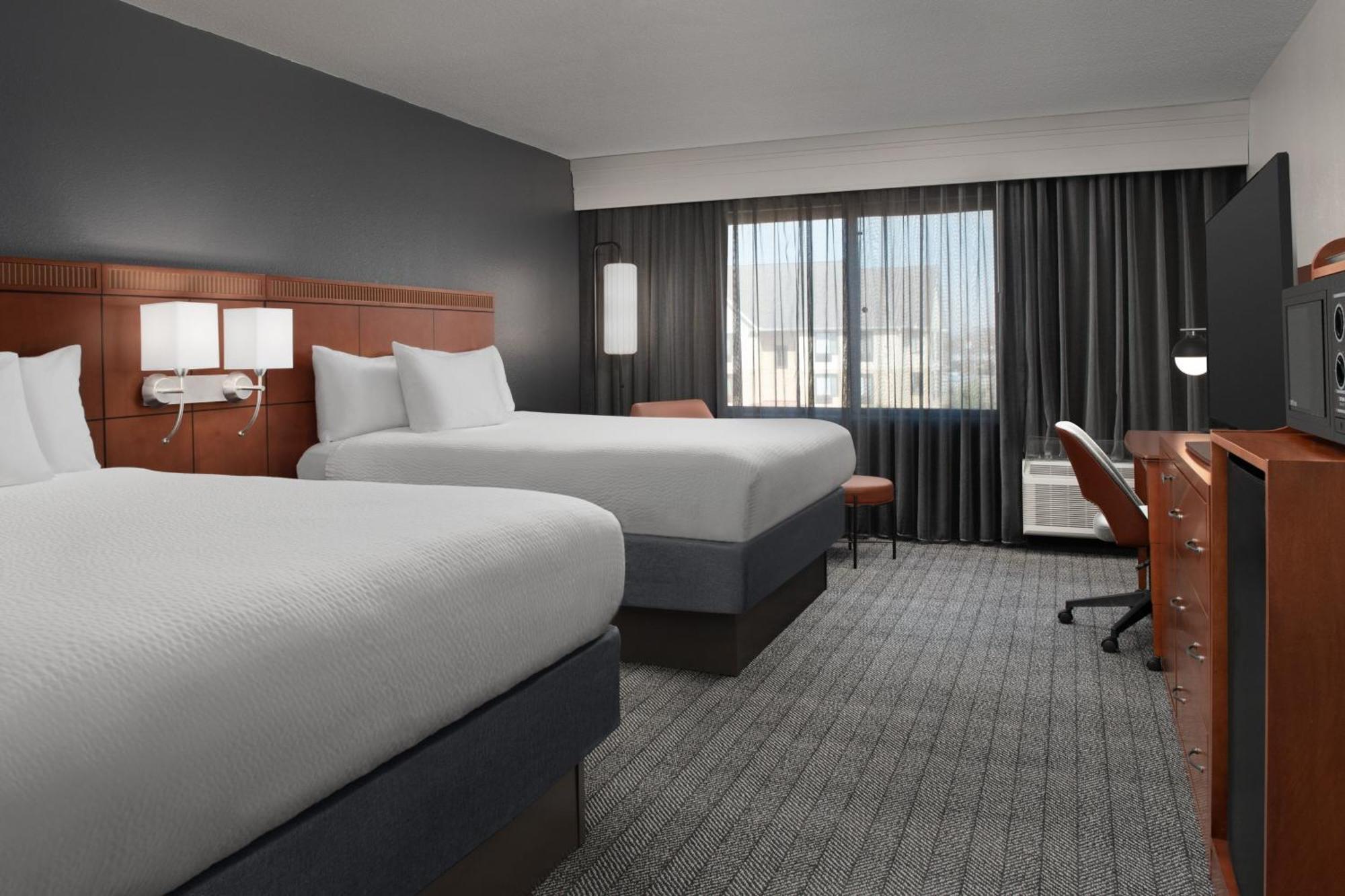 Courtyard By Marriott 3*