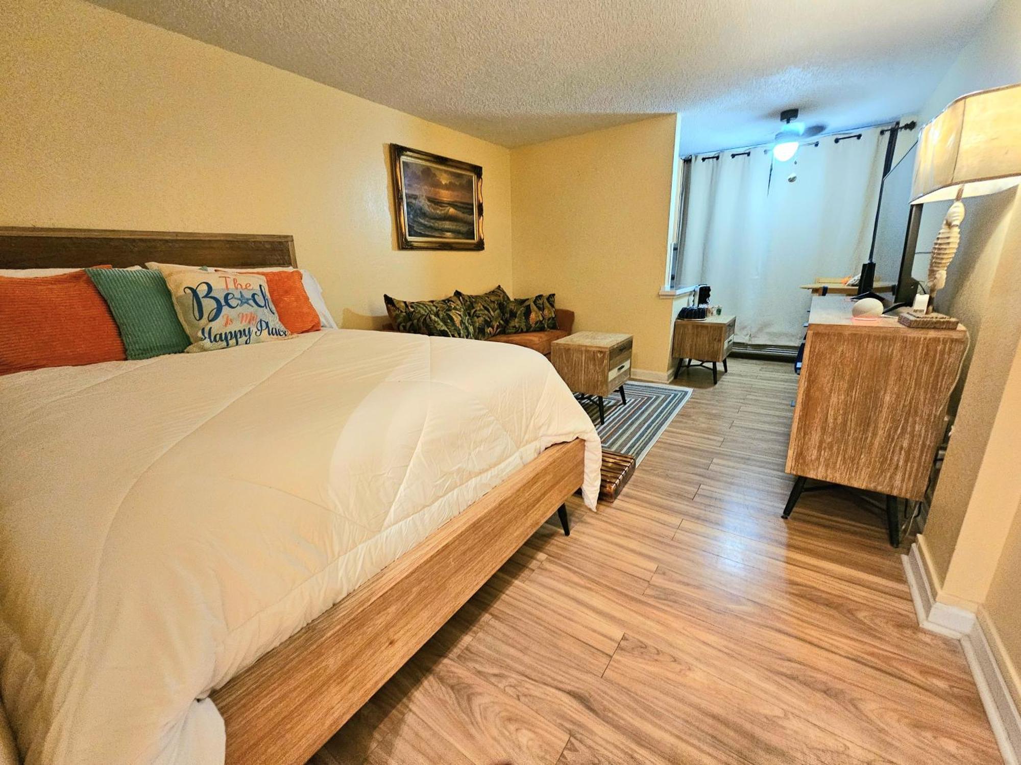 Oceanfront Escape With Balcony And Heated Salt Water Pool Sleeps 4 *
