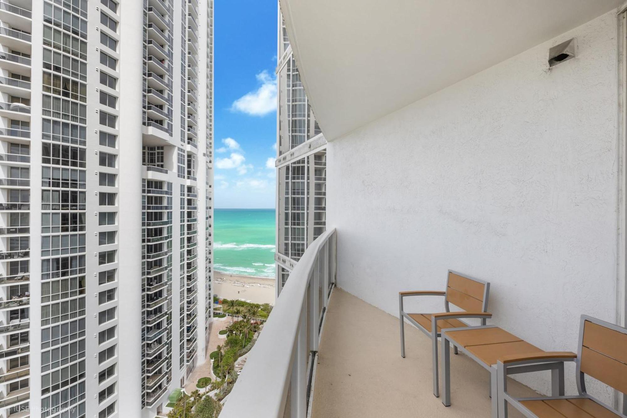 Apartment 15th Floor Luxury At Trump Int
