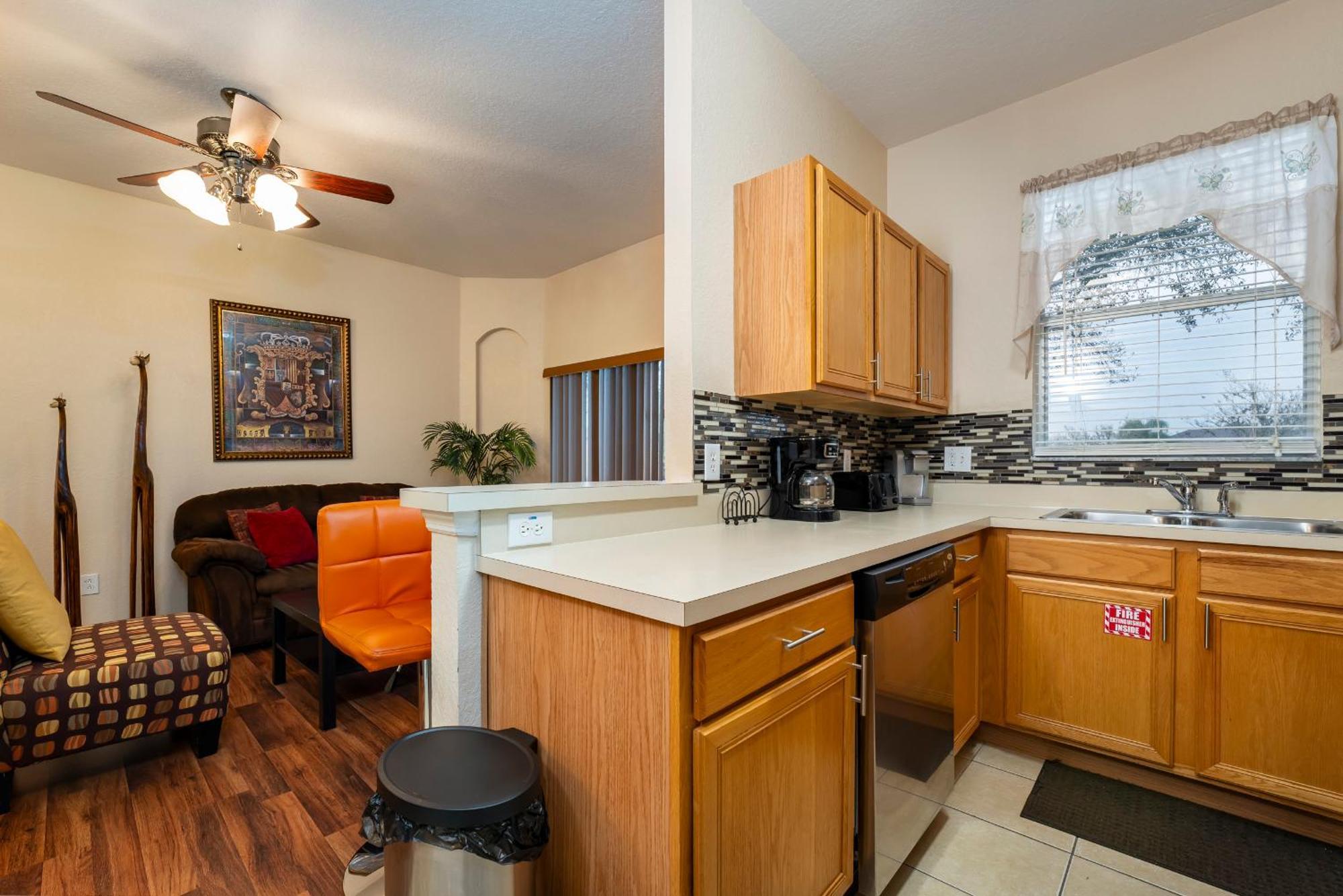 Spacious And Upgraded Regal Palms Townhome 4br,3ba