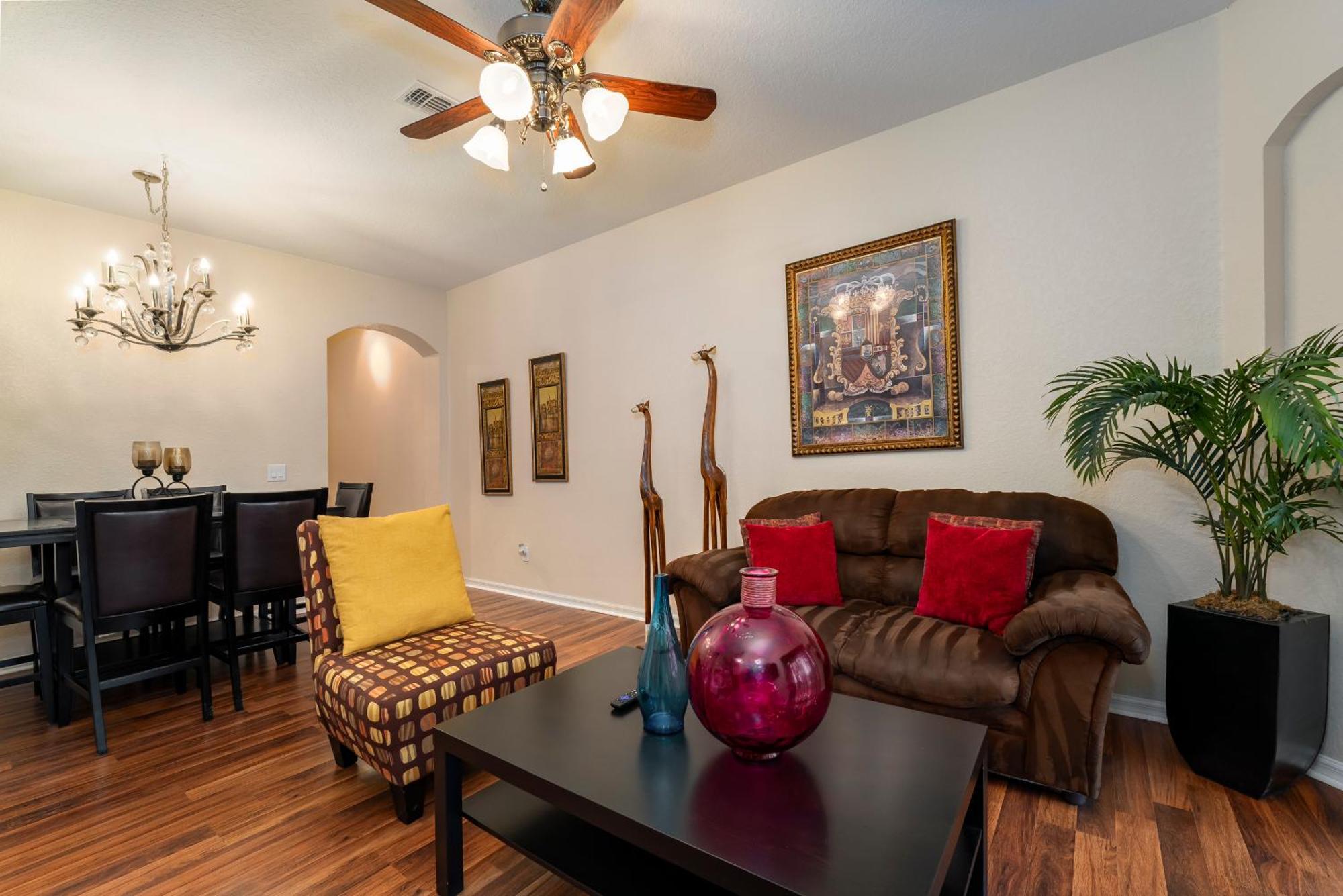 Spacious And Upgraded Regal Palms Townhome 4br,3ba Holiday home