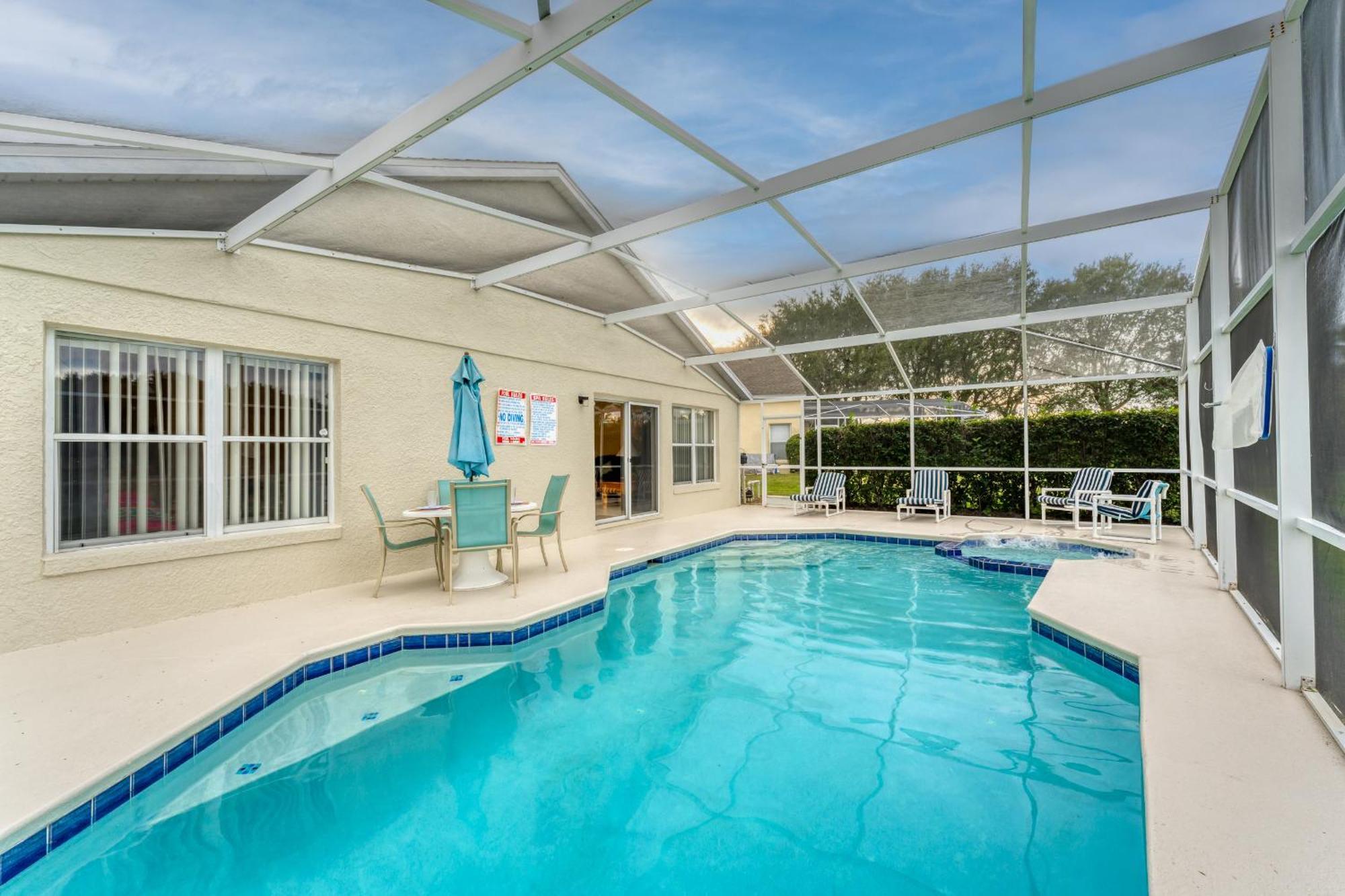 Budget Friendly! View With A Private Pool Nearby To * Davenport