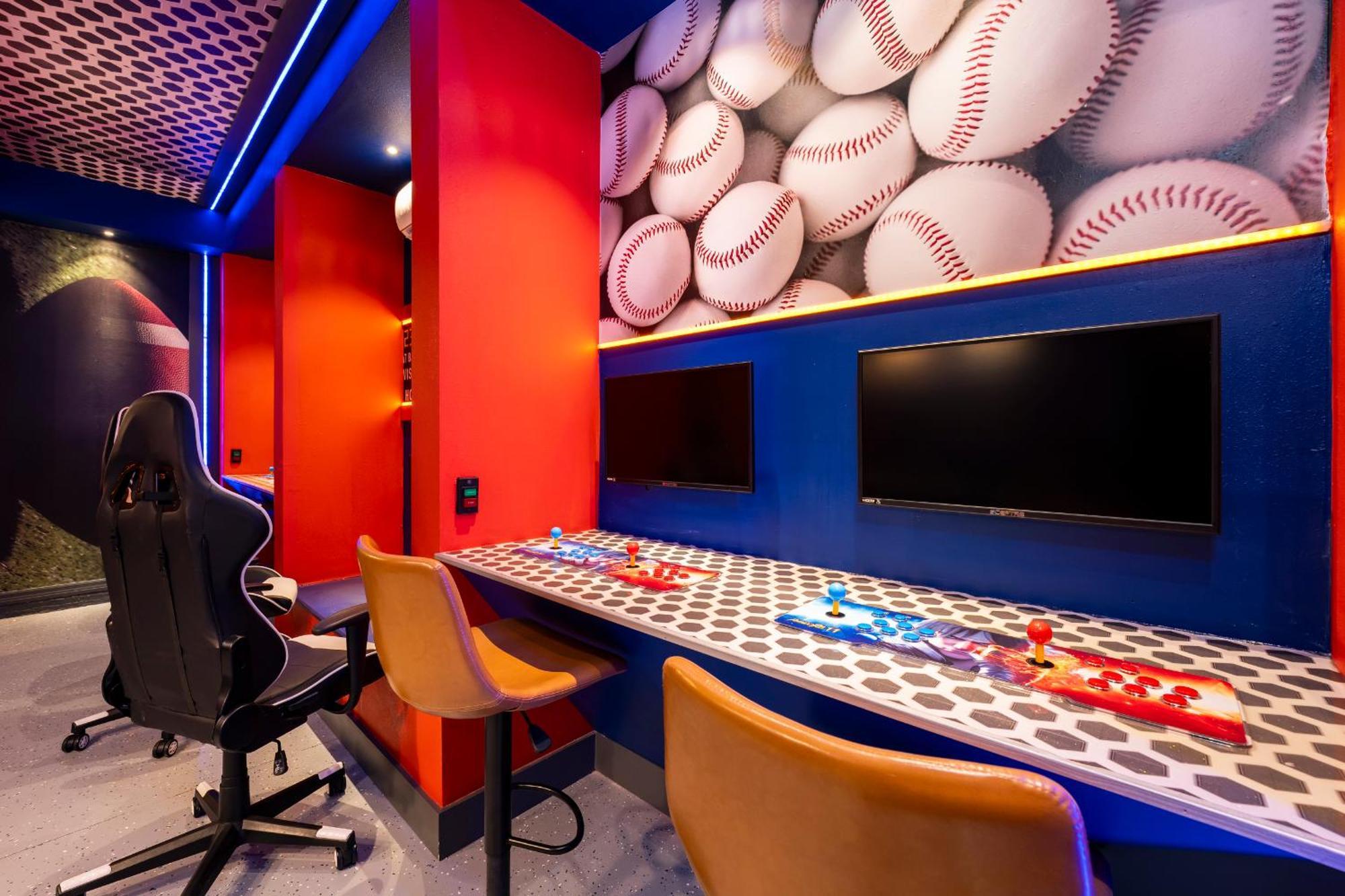 Holiday home Amenities, Outdoor Kitchen, Themed, Game And Movie Davenport