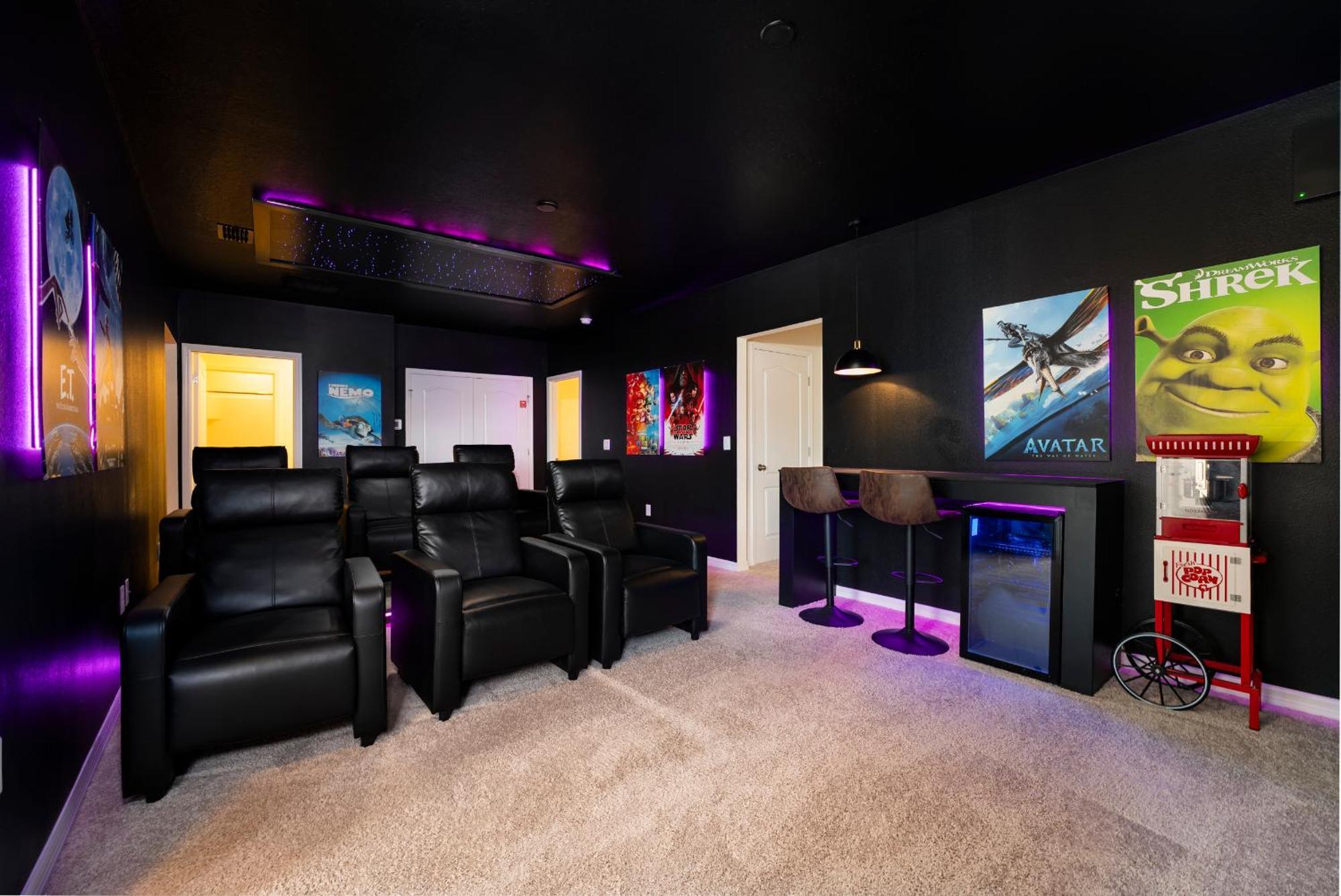 Holiday home Amenities, Outdoor Kitchen, Themed, Game And Movie Davenport