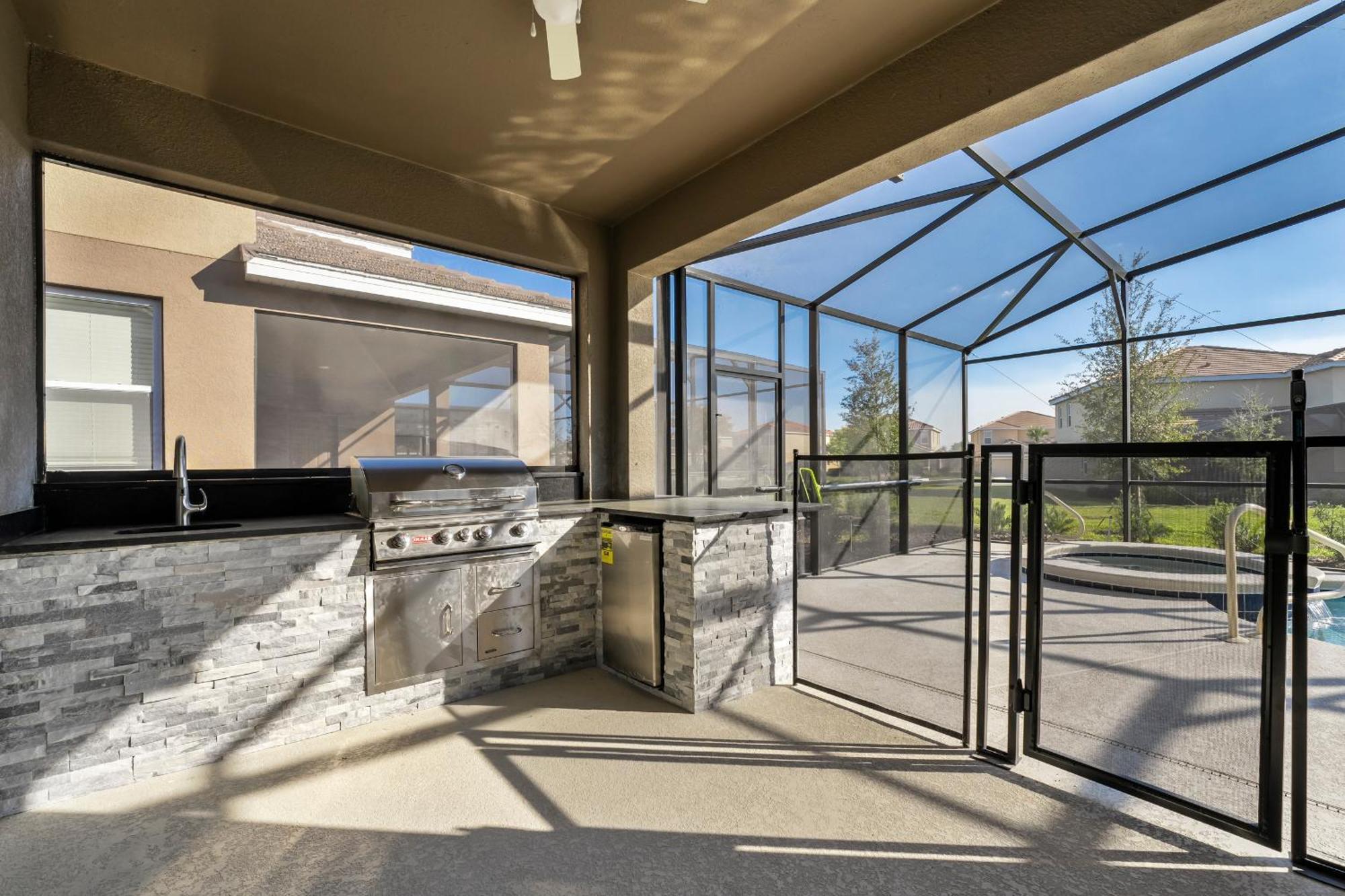 Amenities, Outdoor Kitchen, Themed, Game And Movie Davenport