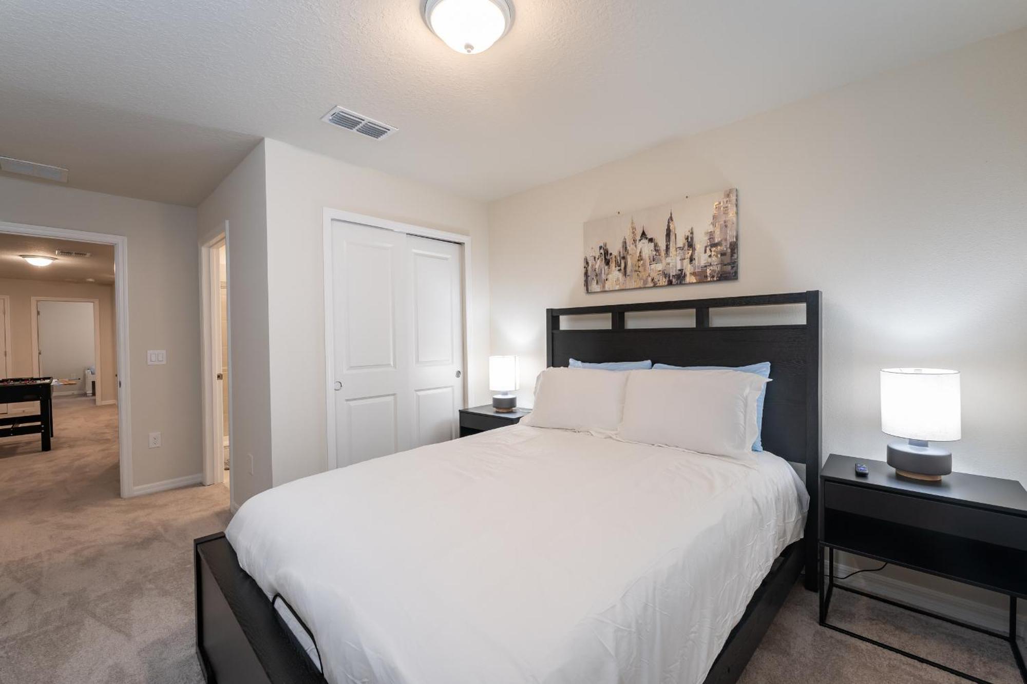 Modern Townhome With Amenities Davenport