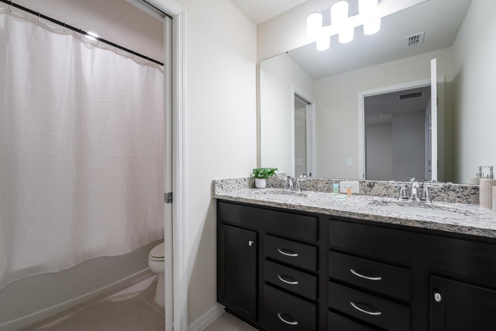Modern Townhome With Amenities