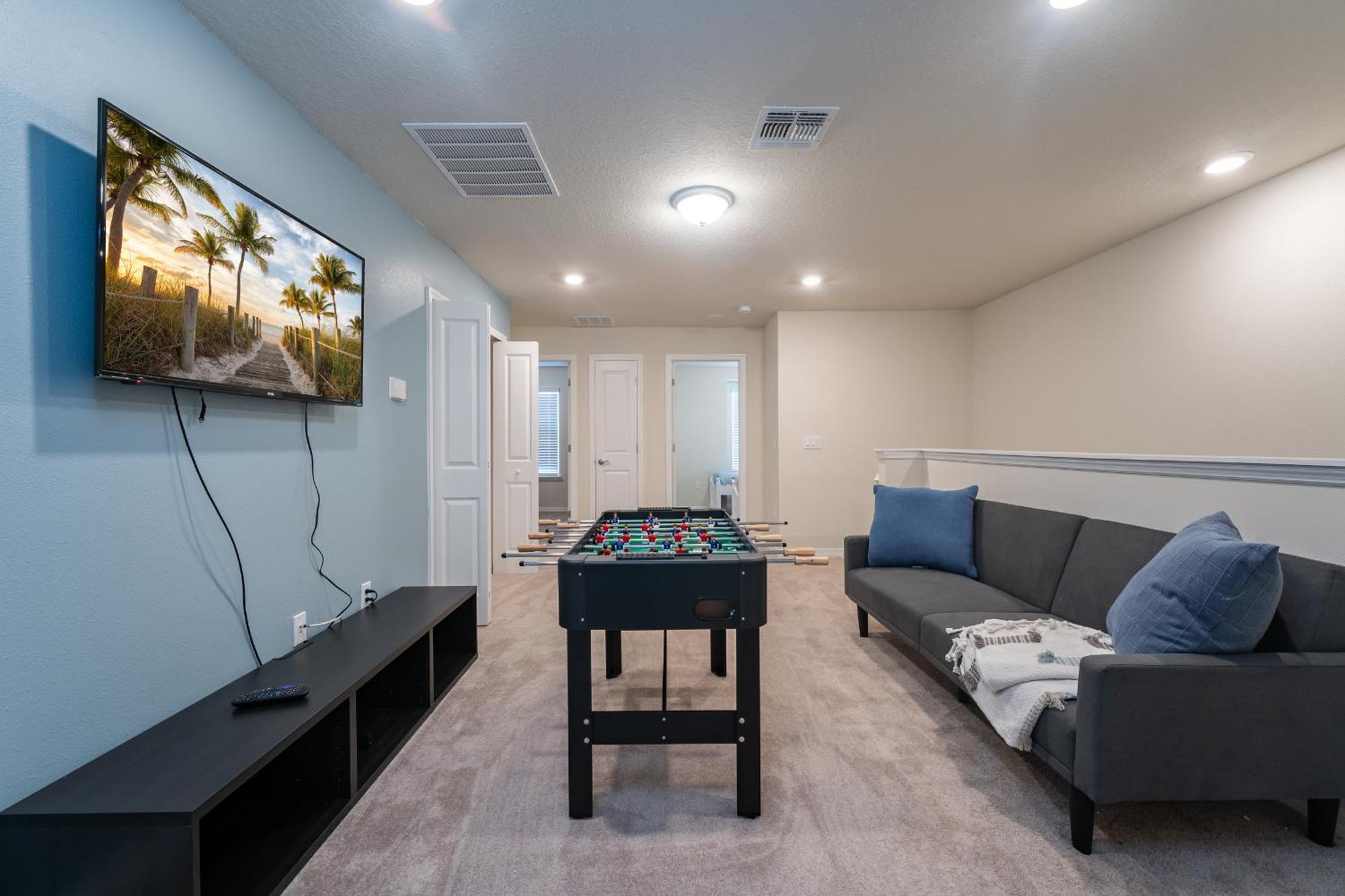 Modern Townhome With Amenities Davenport