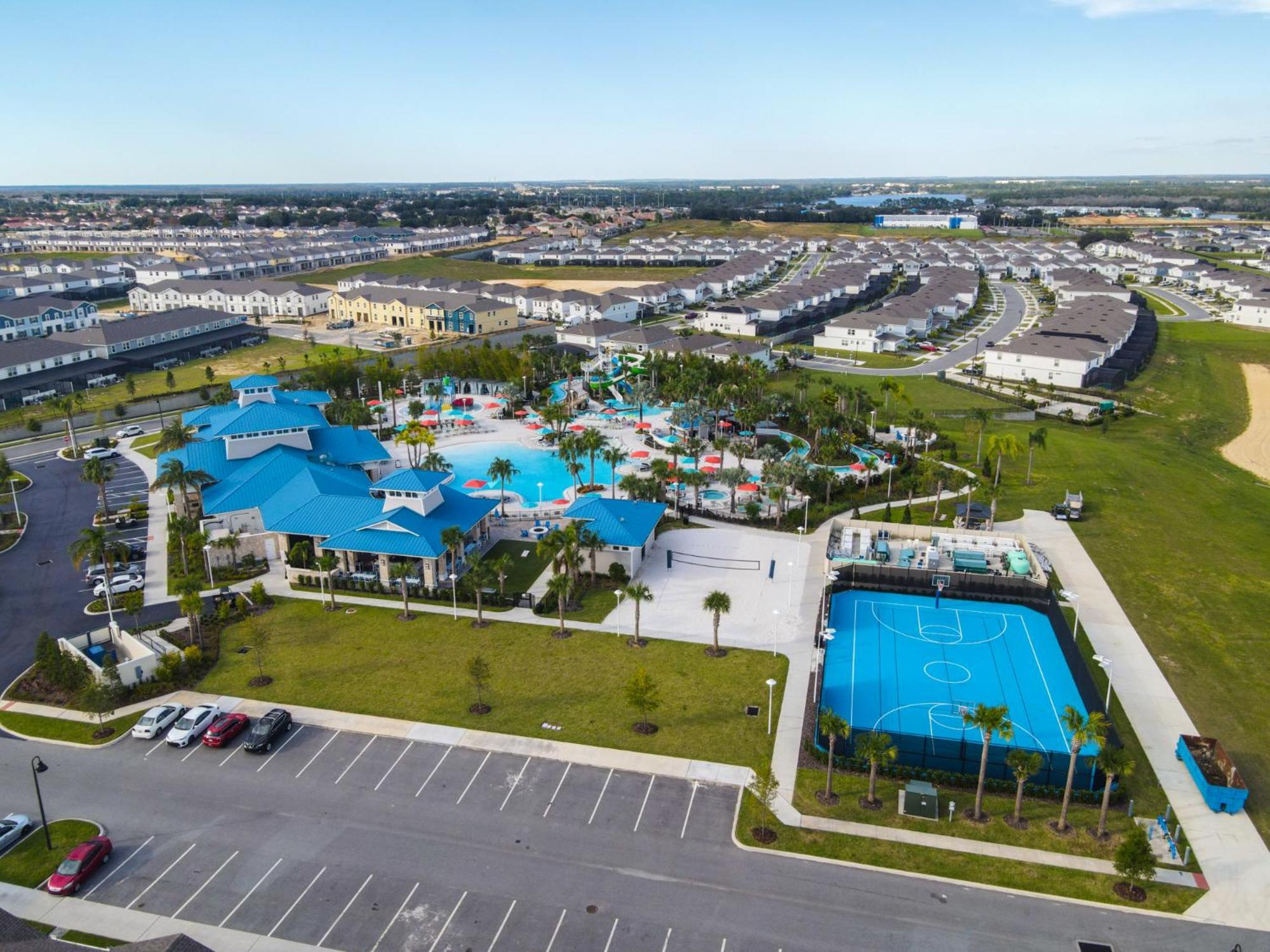 Modern Townhome With Amenities *