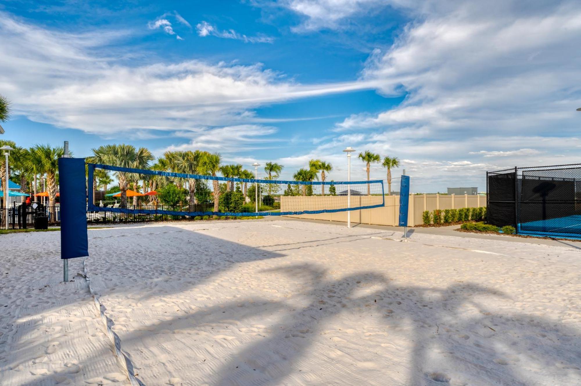 Modern Townhome With Amenities * Davenport