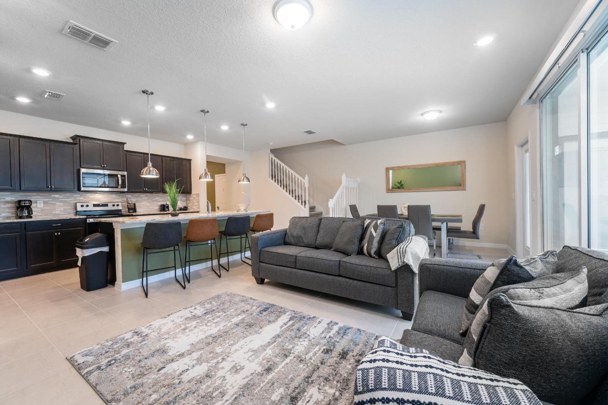 Modern Townhome With Amenities * Davenport
