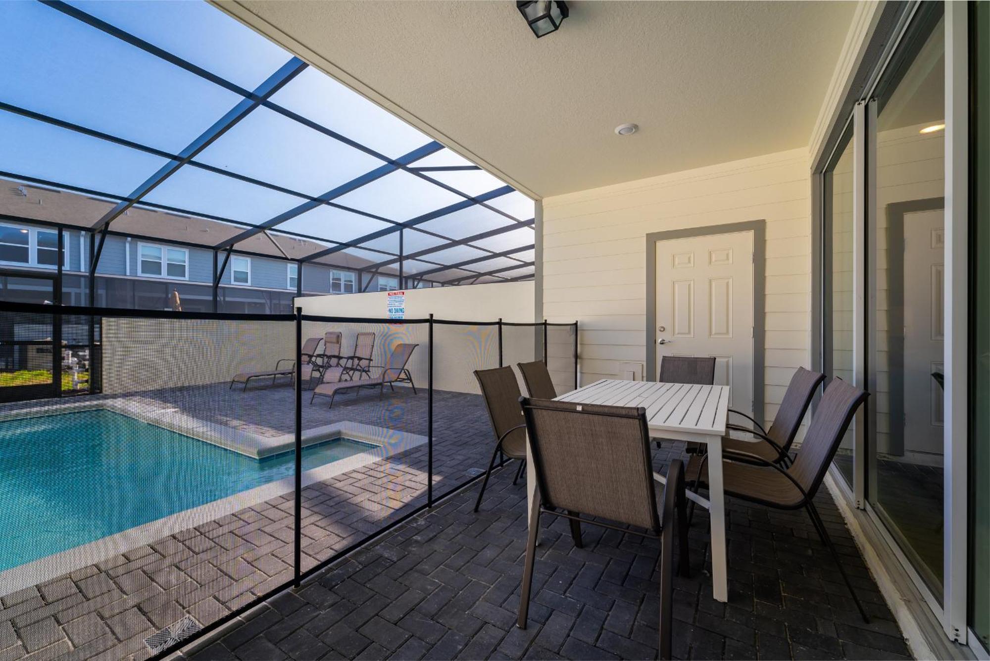 Modern Townhome With Amenities Holiday home