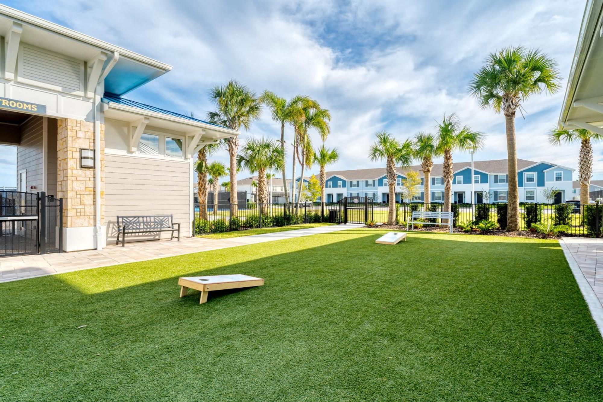 Holiday home Modern Townhome With Amenities