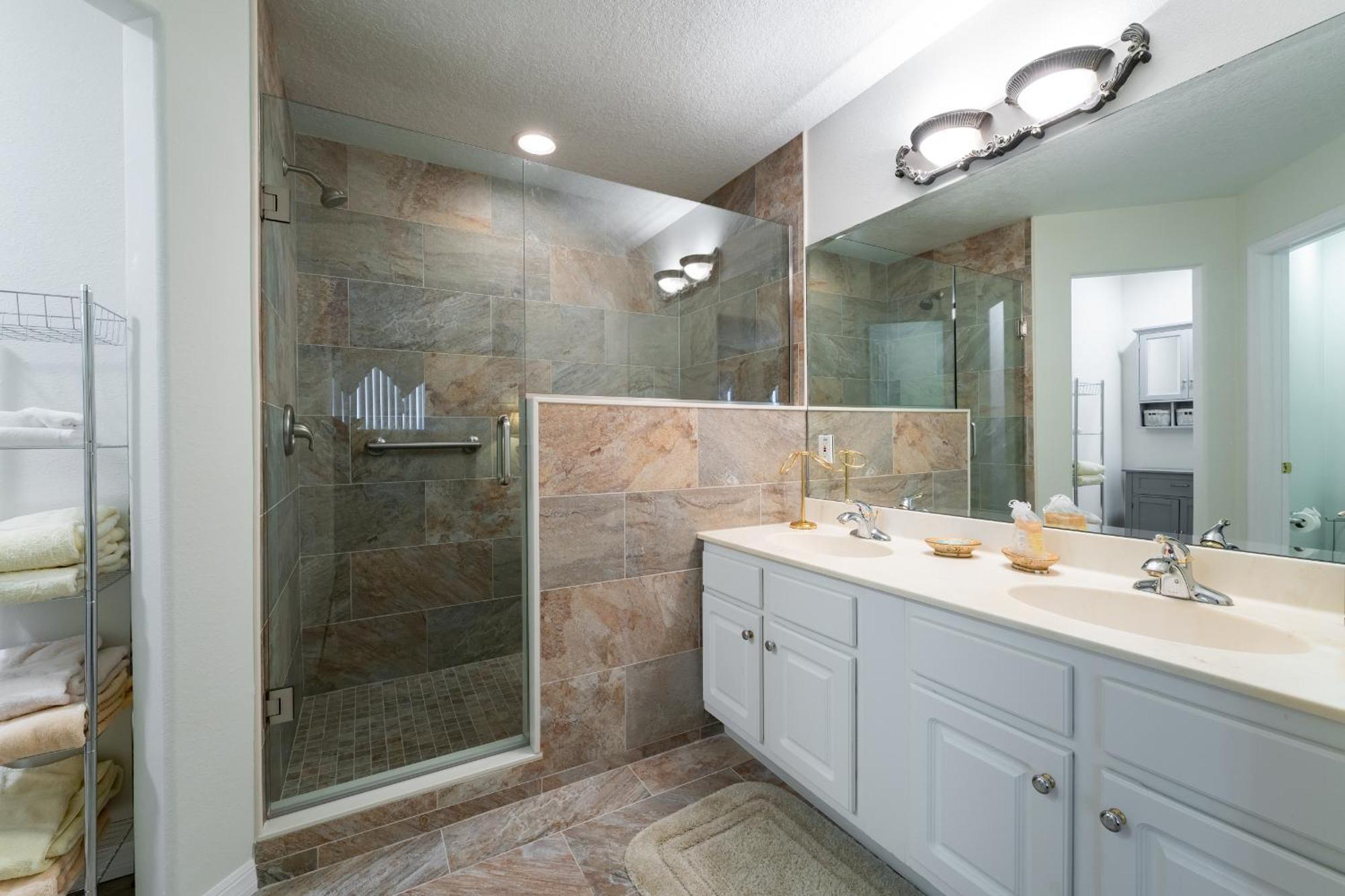 Budget Friendly Pool In Quiet Gated Community Holiday home *