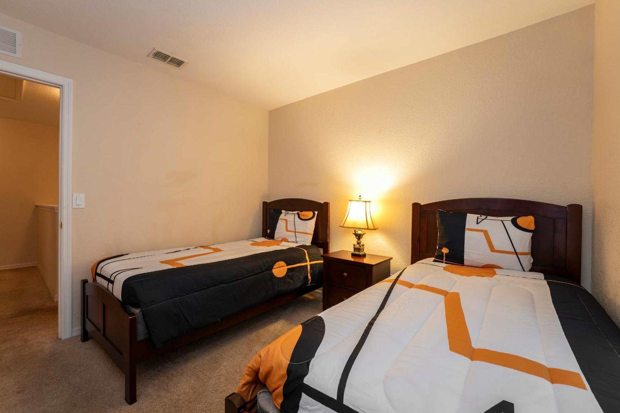 Spacious And Upgraded Regal Palms Townhome 4br,3ba Holiday home