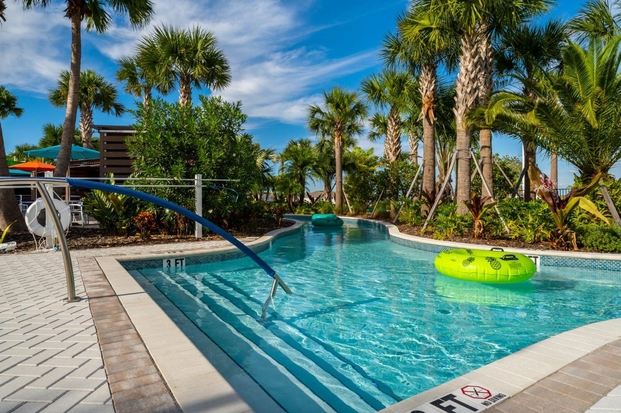 Modern Townhome With Amenities *