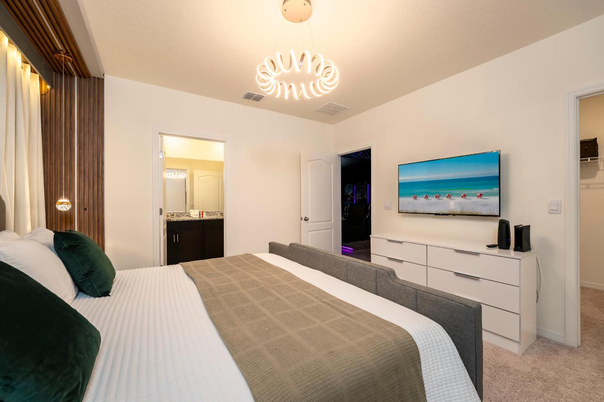 Amenities, Outdoor Kitchen, Themed, Game And Movie *