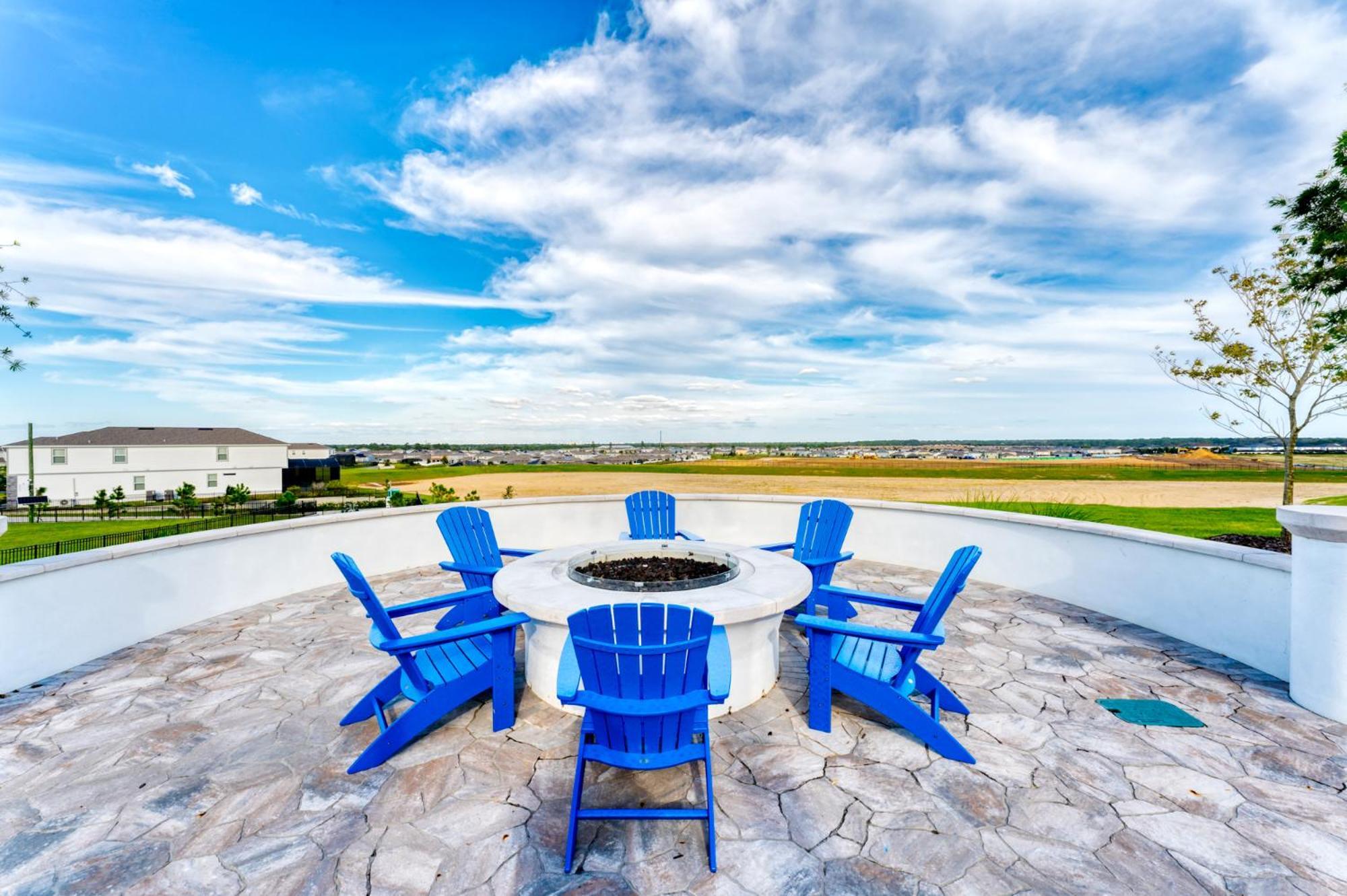 Modern Townhome With Amenities * Davenport
