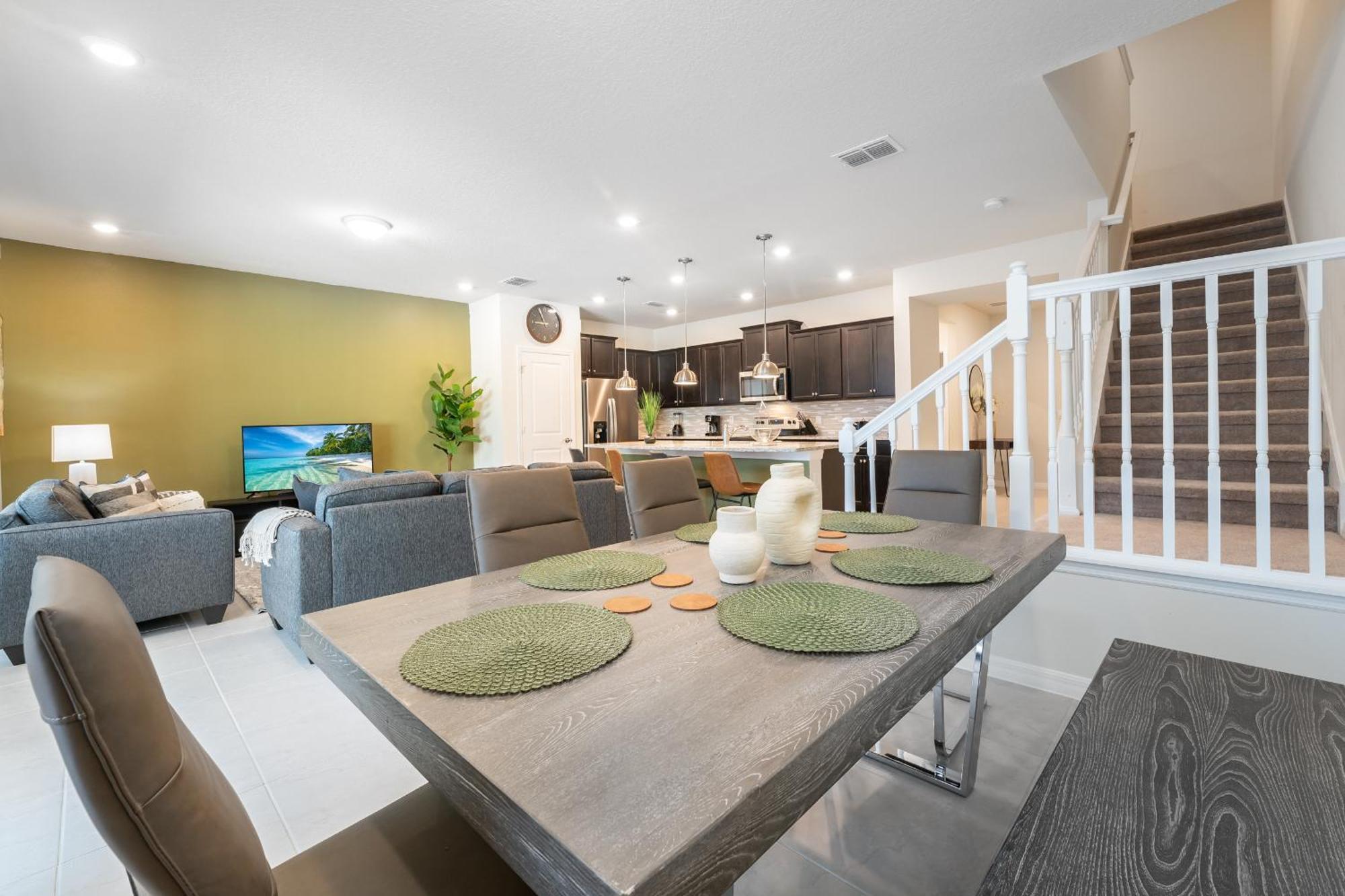 Modern Townhome With Amenities Davenport