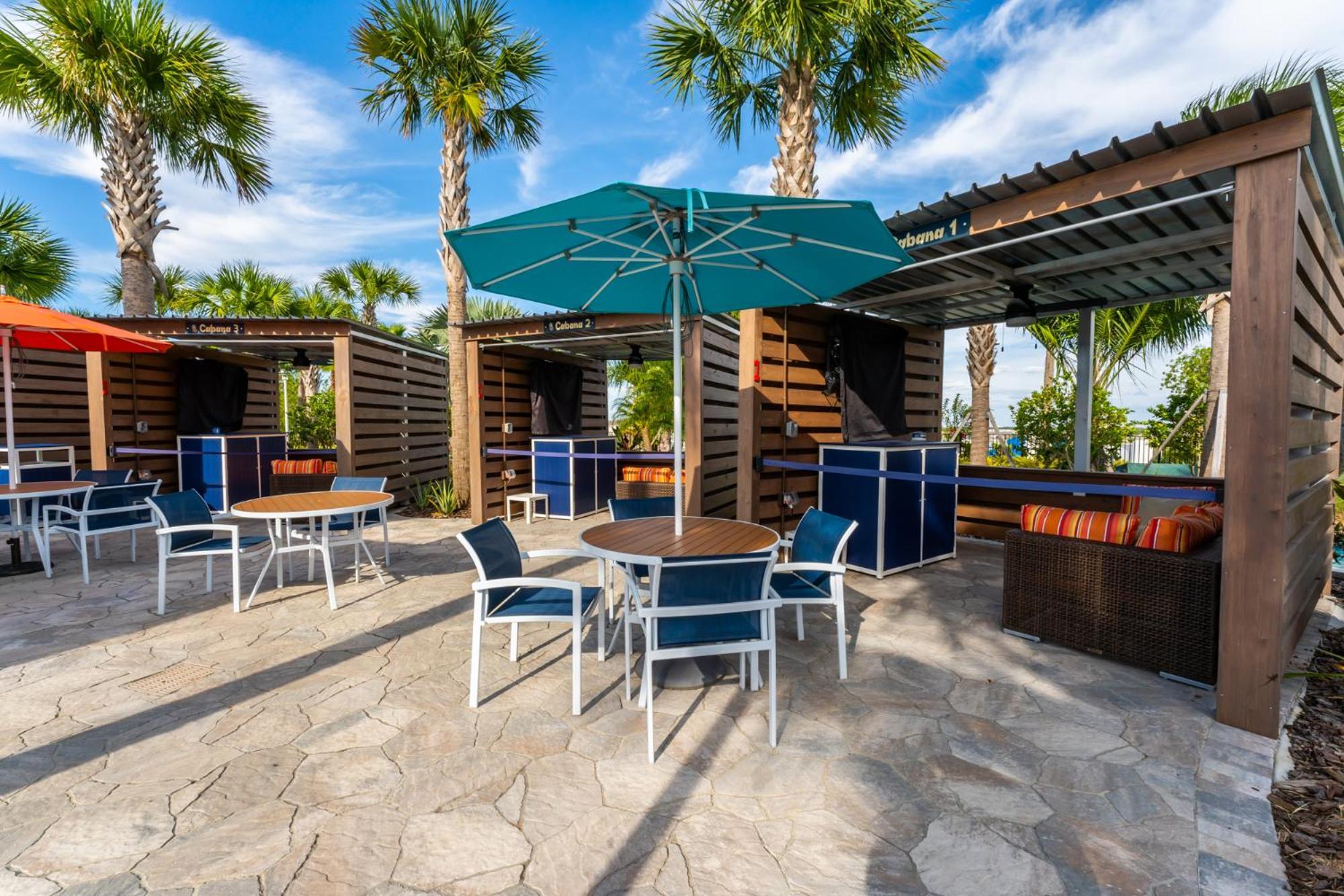 Modern Townhome With Amenities Davenport