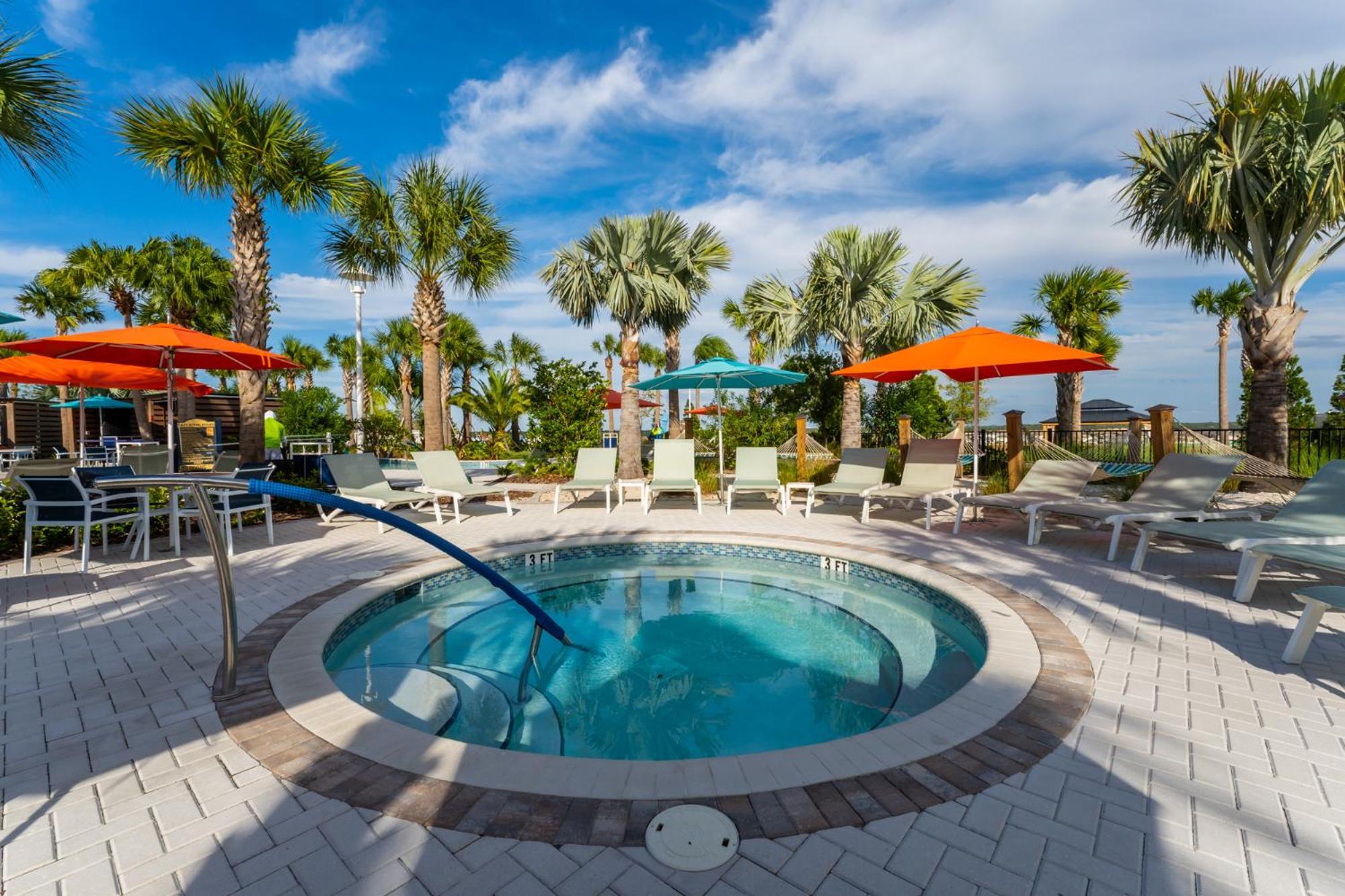 Modern Townhome With Amenities *