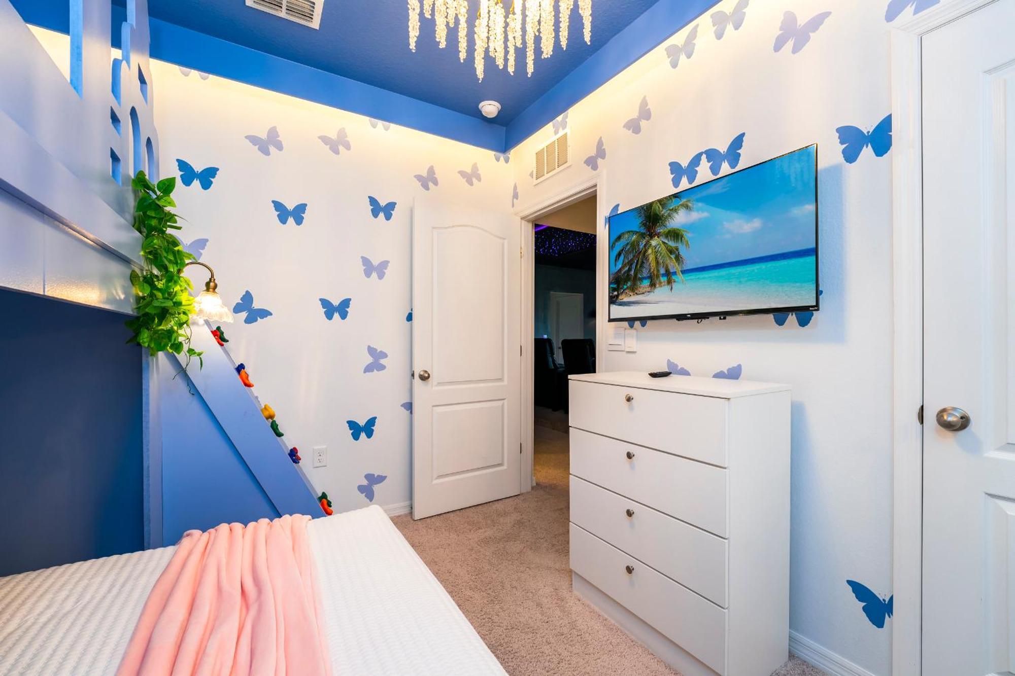 Amenities, Outdoor Kitchen, Themed, Game And Movie * Davenport