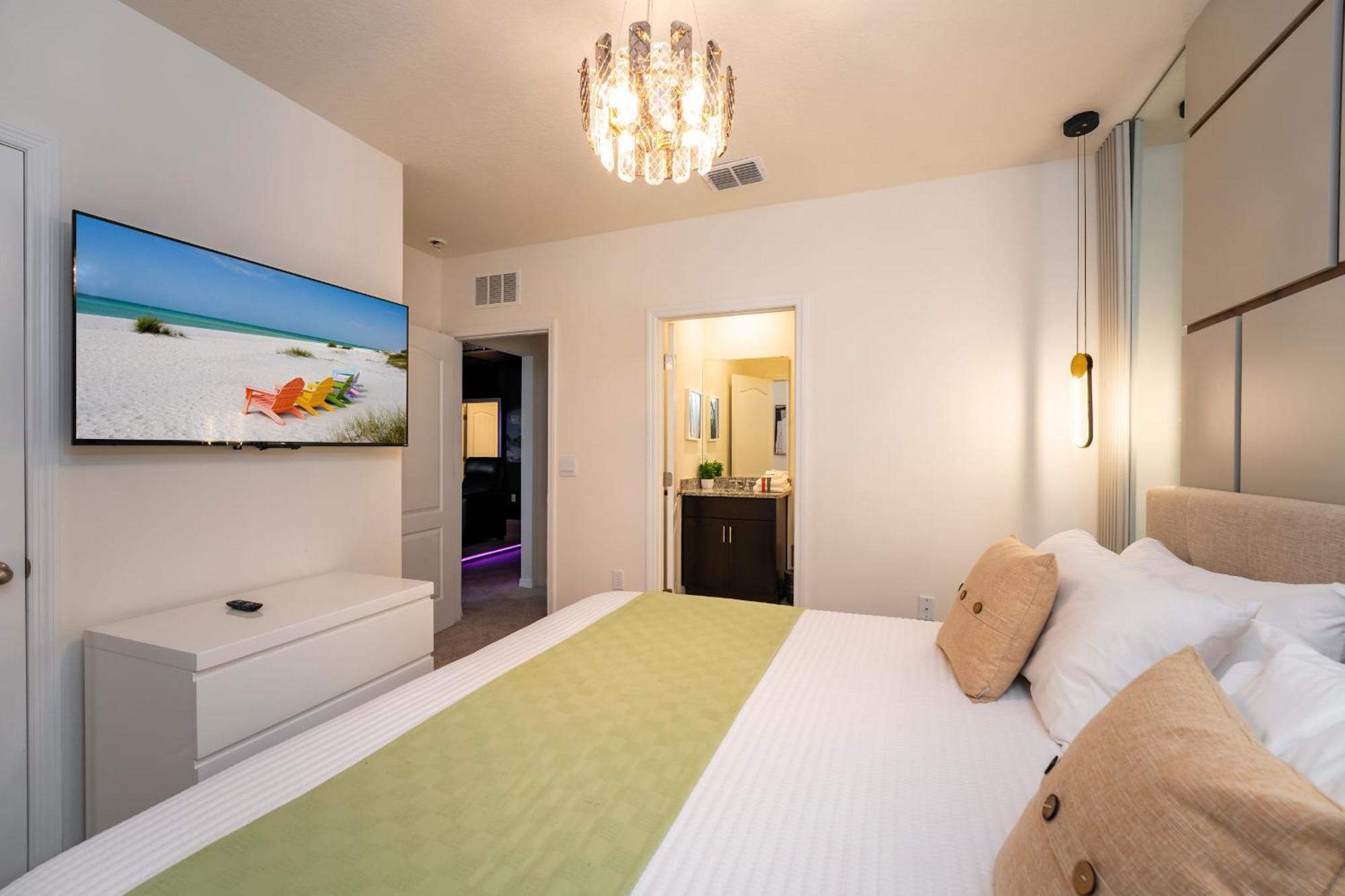 Holiday home Amenities, Outdoor Kitchen, Themed, Game And Movie Davenport