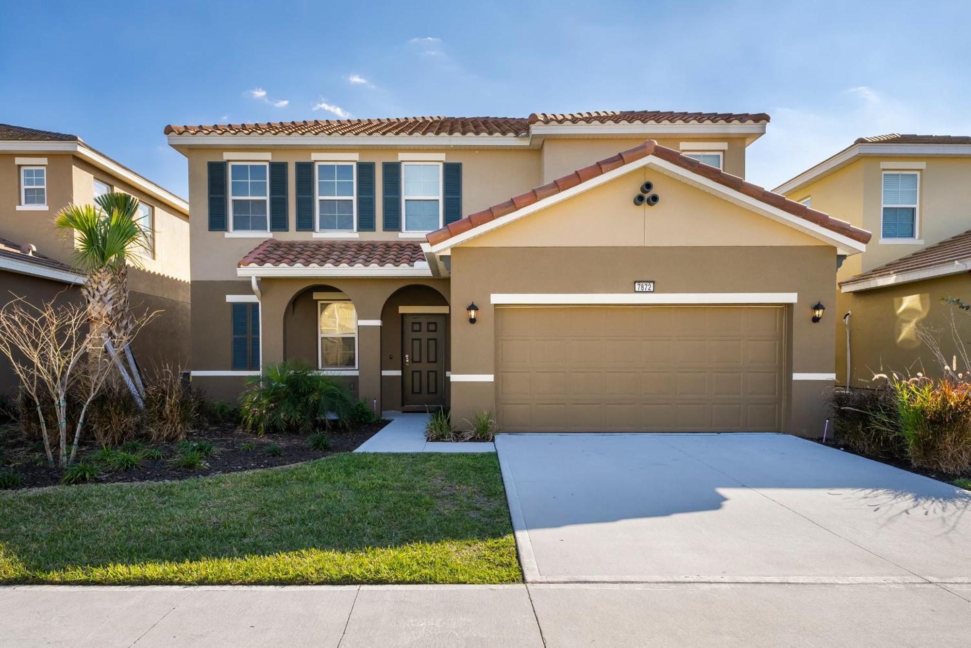 Amenities, Outdoor Kitchen, Themed, Game And Movie * Davenport