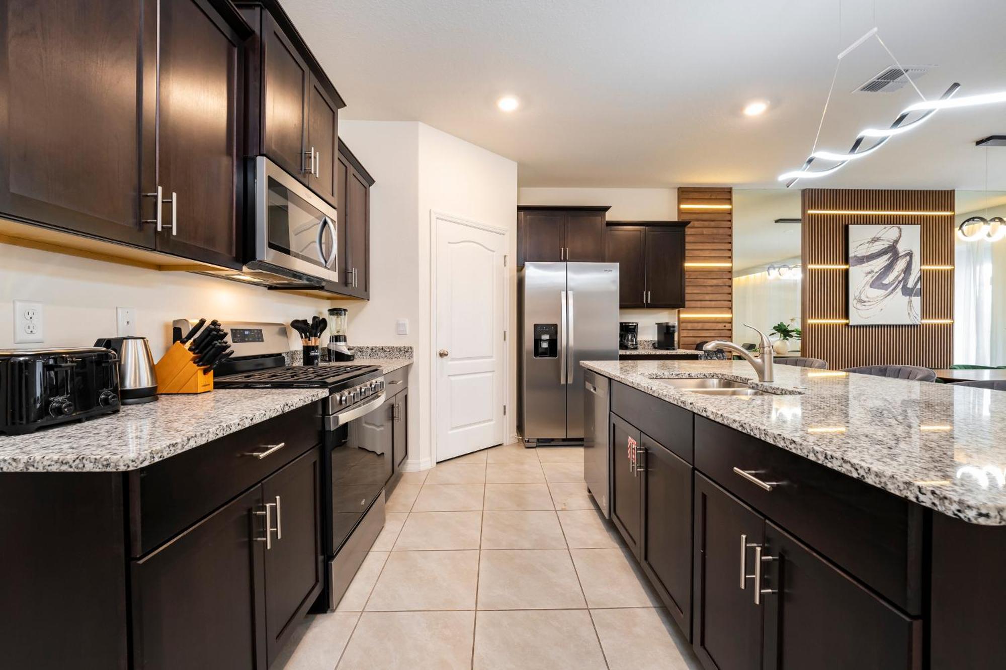 Amenities, Outdoor Kitchen, Themed, Game And Movie *