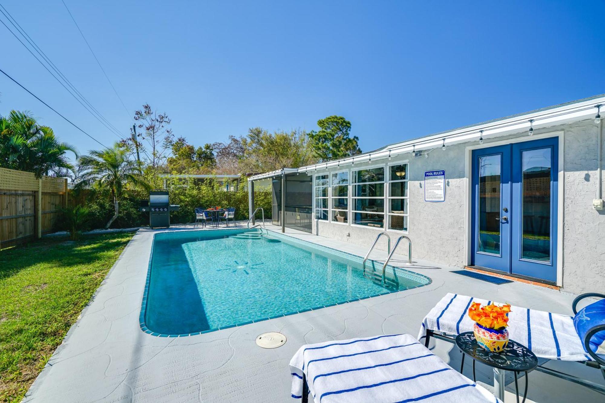 Holiday home Vacation With Heated Pool! *