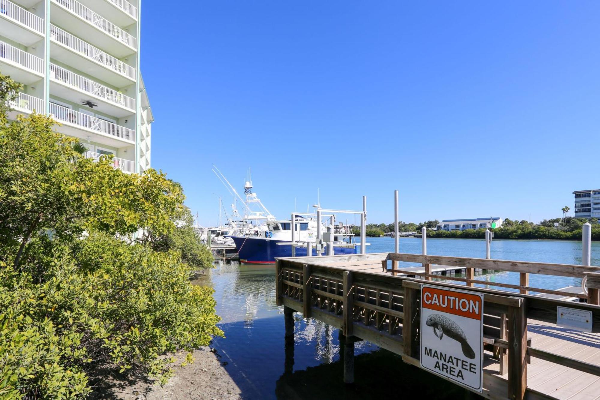 Harbourside 7716- Splash On The Rocks *